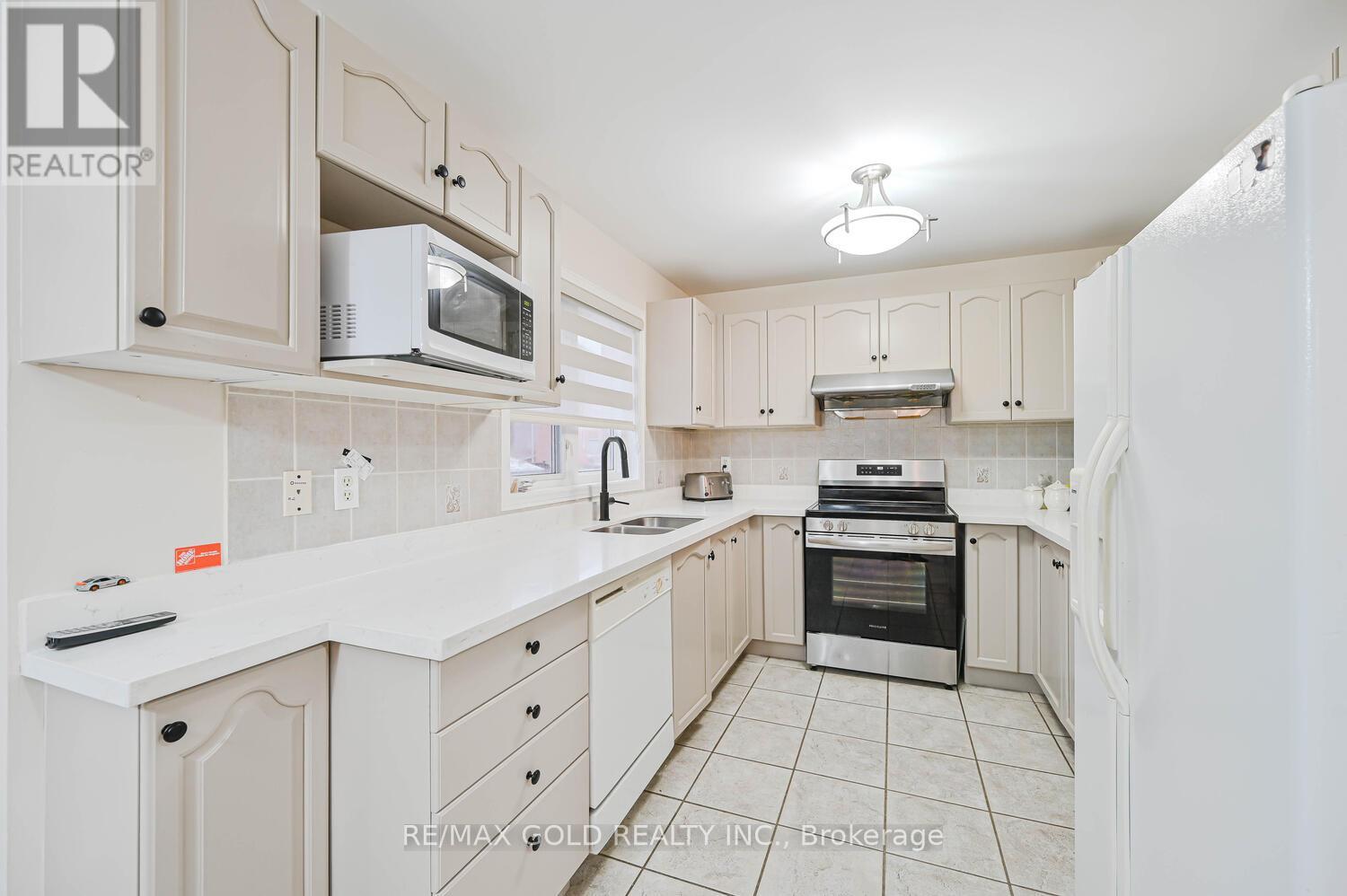 80 Octillo Boulevard, Brampton, Ontario  L6R 2V6 - Photo 6 - W12660120