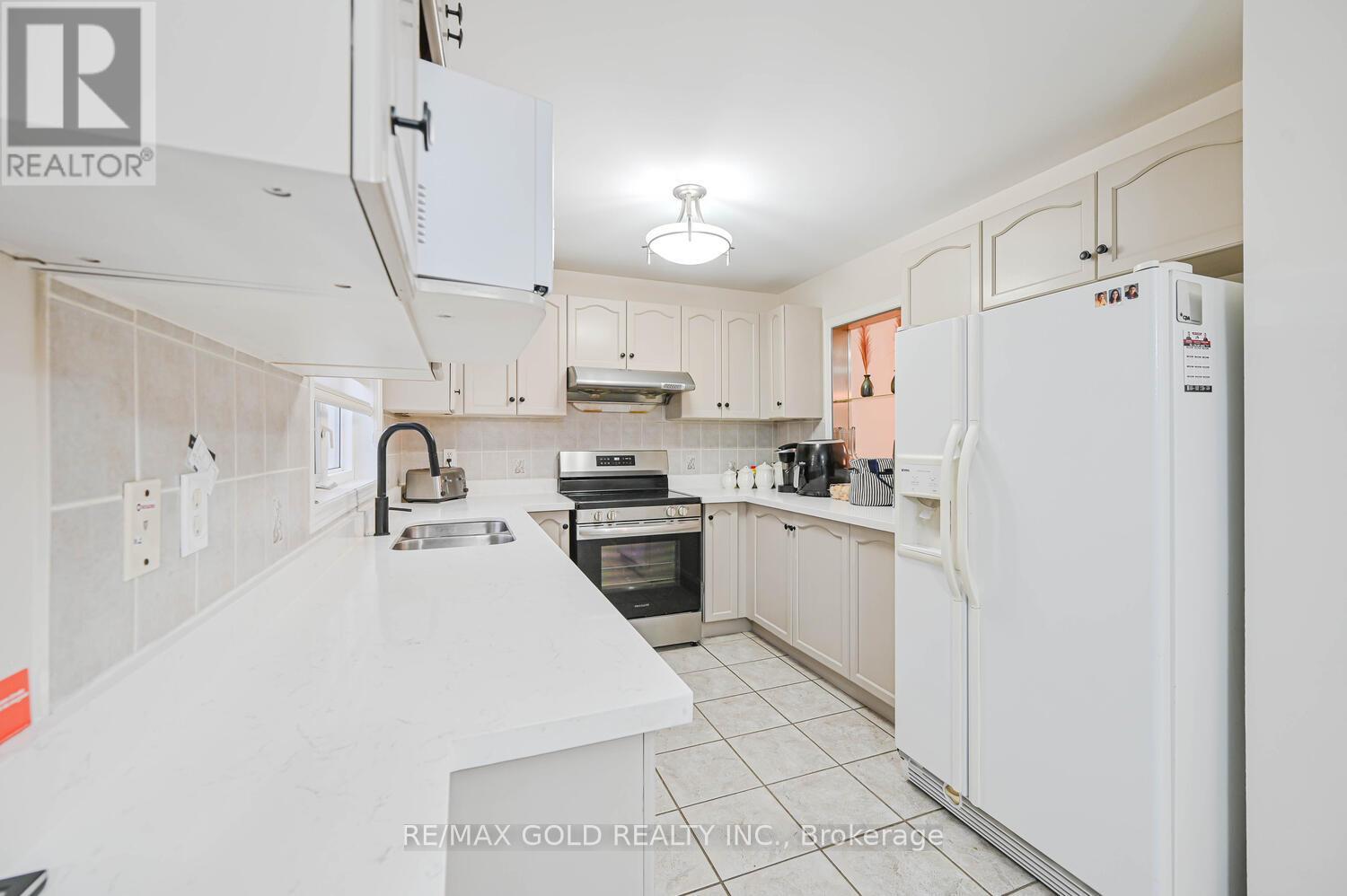 80 Octillo Boulevard, Brampton, Ontario  L6R 2V6 - Photo 7 - W12660120