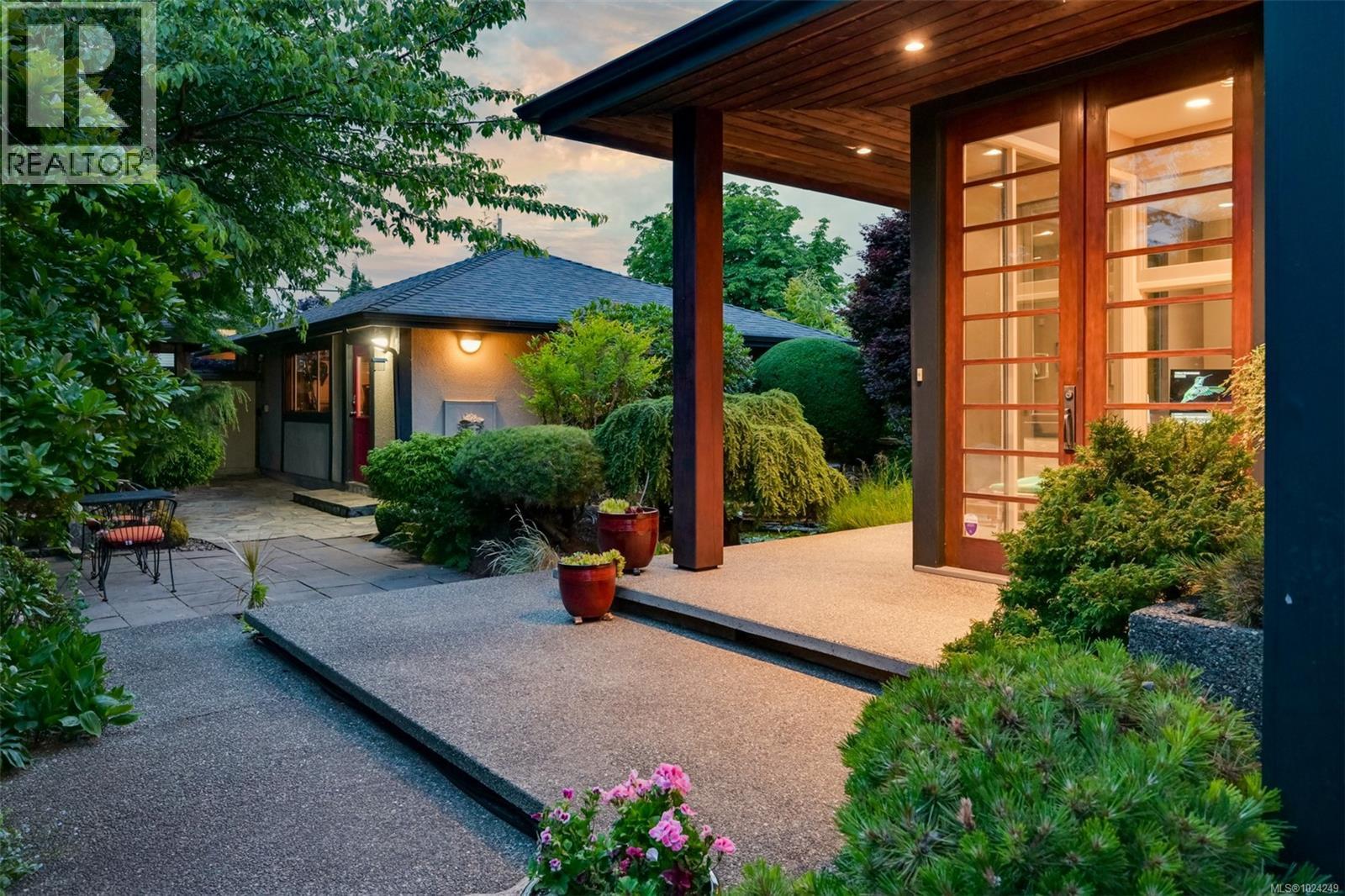 5299 Parker Ave, Saanich, British Columbia  V8Y 2N1 - Photo 4 - 1024249