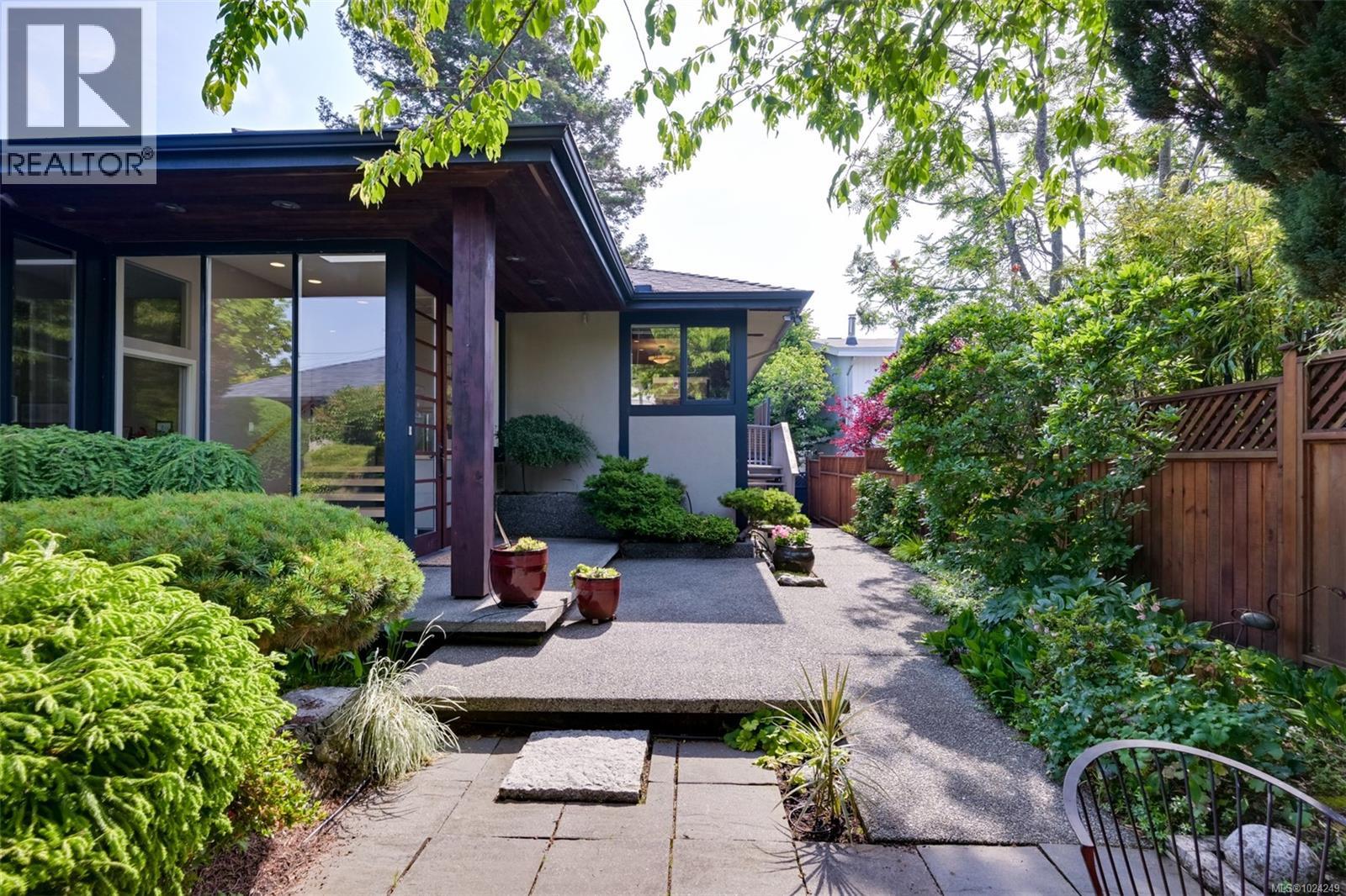 5299 Parker Ave, Saanich, British Columbia  V8Y 2N1 - Photo 77 - 1024249