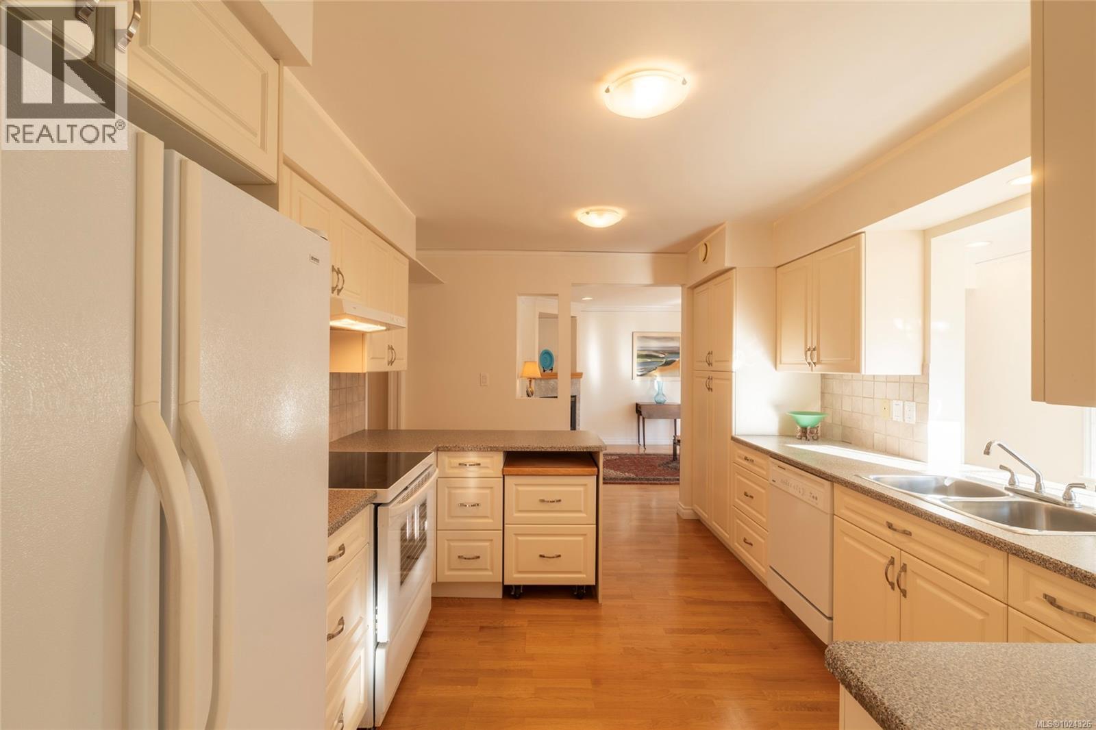 1393 Monterey Ave, Oak Bay, British Columbia V8S 4V9 - Photo 15 - 1024326