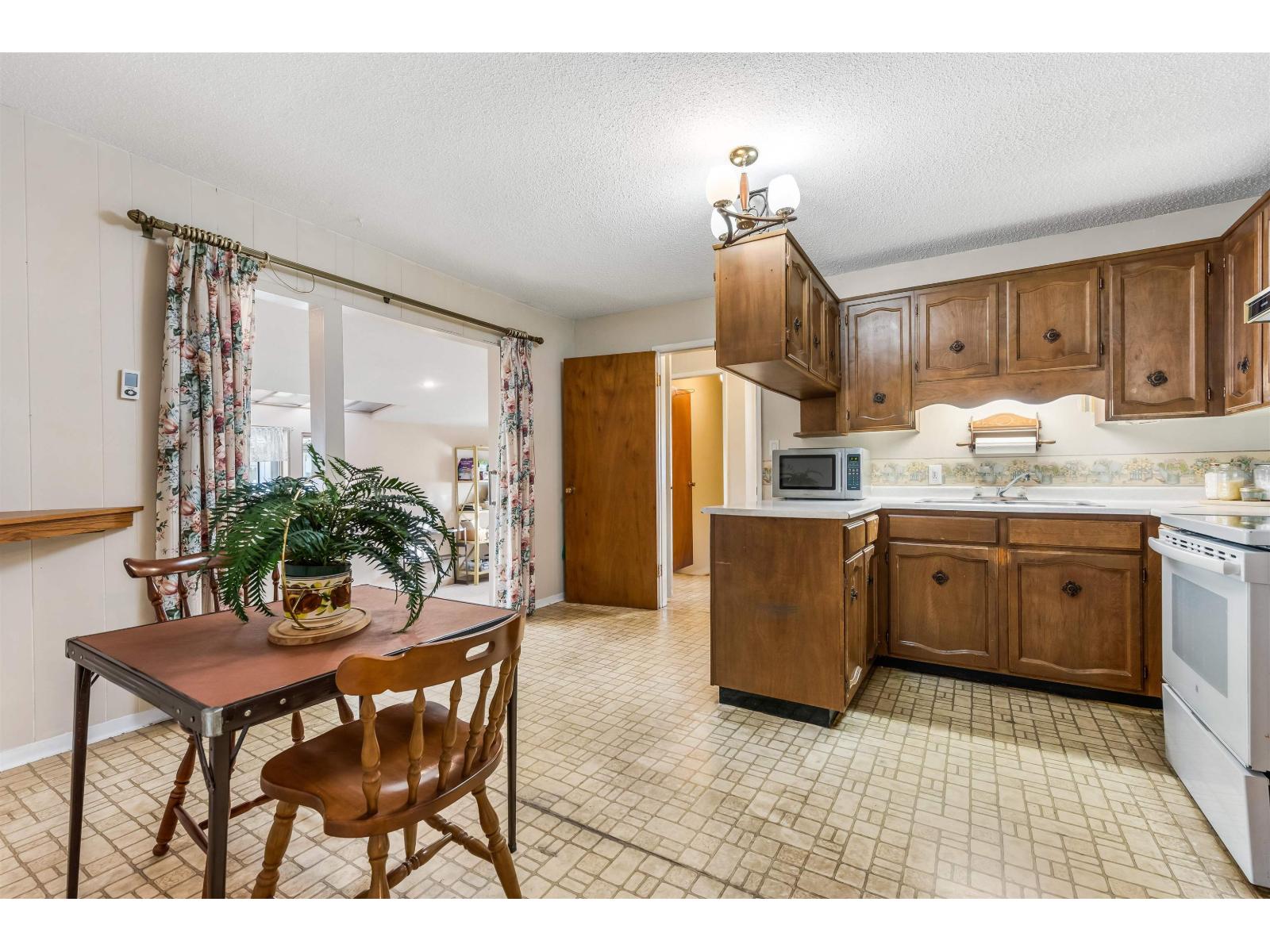 9170 Holly Street, Chilliwack Proper East, Chilliwack, British Columbia  V2P 6A7 - Photo 11 - R3083454