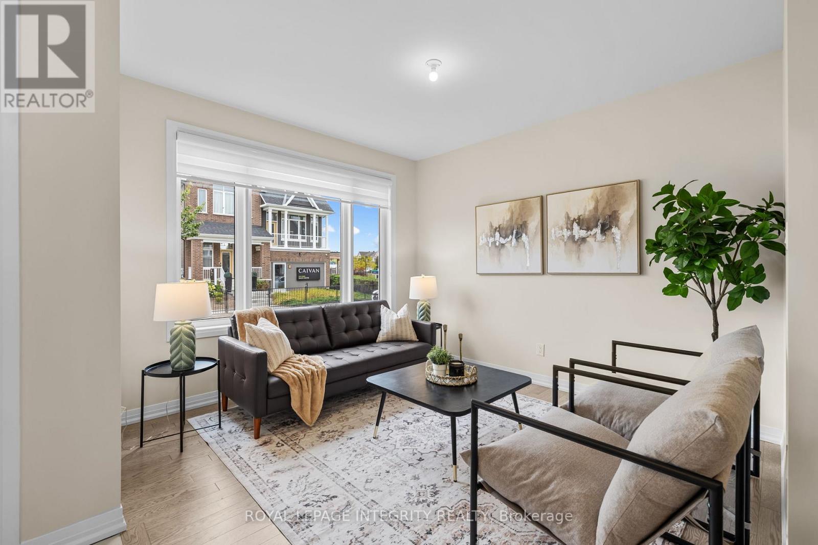 807 Mercier Crescent, Ottawa, Ontario  K1W 1E6 - Photo 4 - X12732400