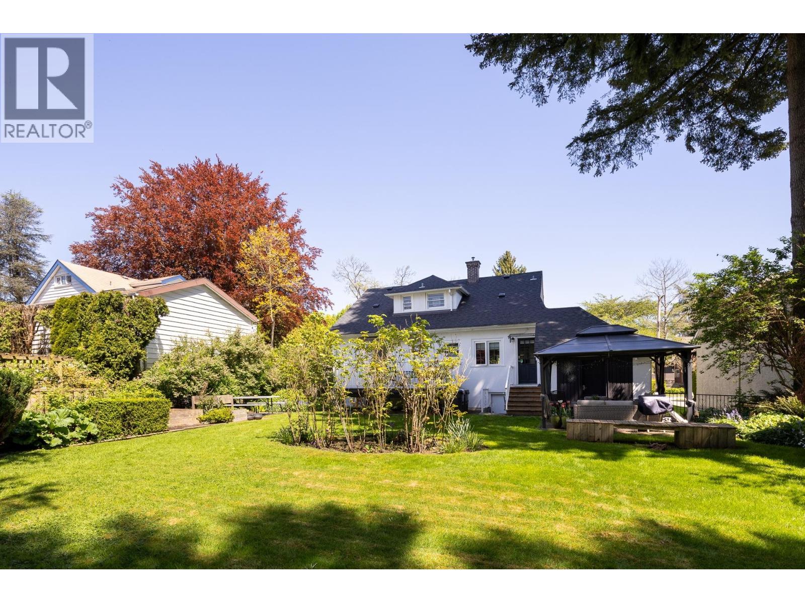 438 Fourth Street, New Westminster, British Columbia  V3L 2V4 - Photo 2 - R3083571