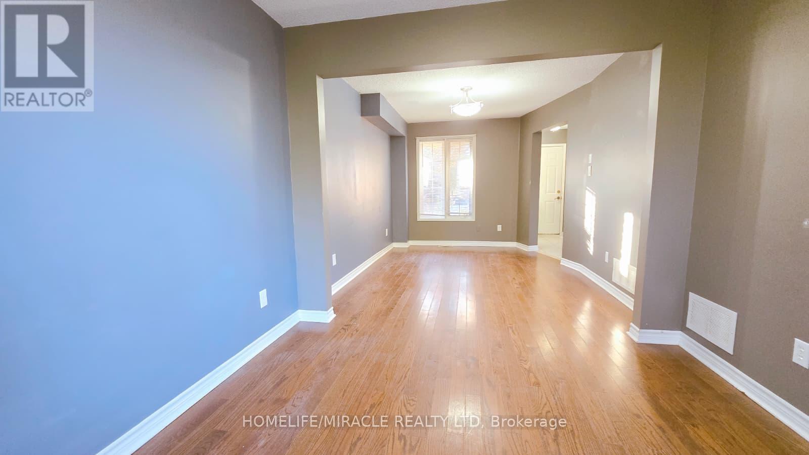 12 Gore Drive, Barrie, Ontario  L4N 8L3 - Photo 3 - S12693372