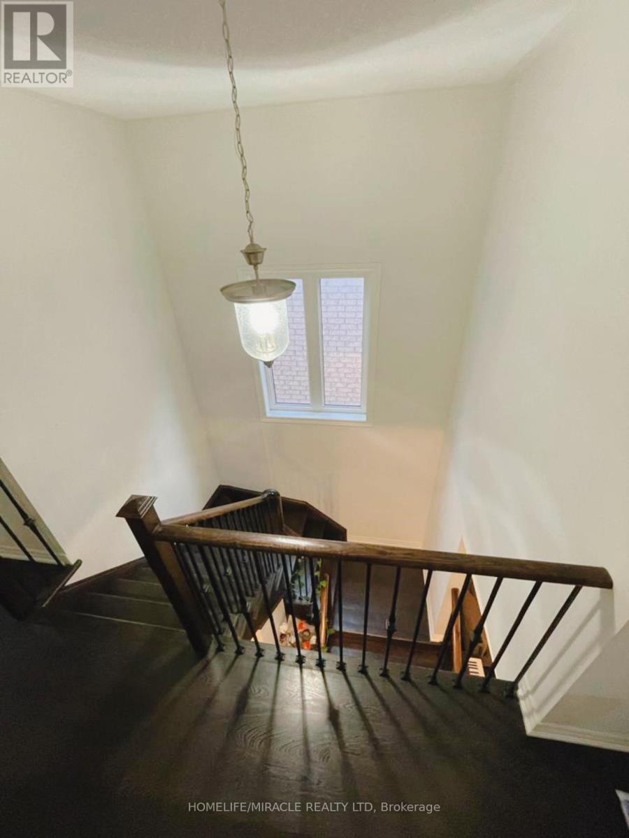 277 Remembrance Road, Brampton, Ontario  L7A 4J5 - Photo 7 - W12610854