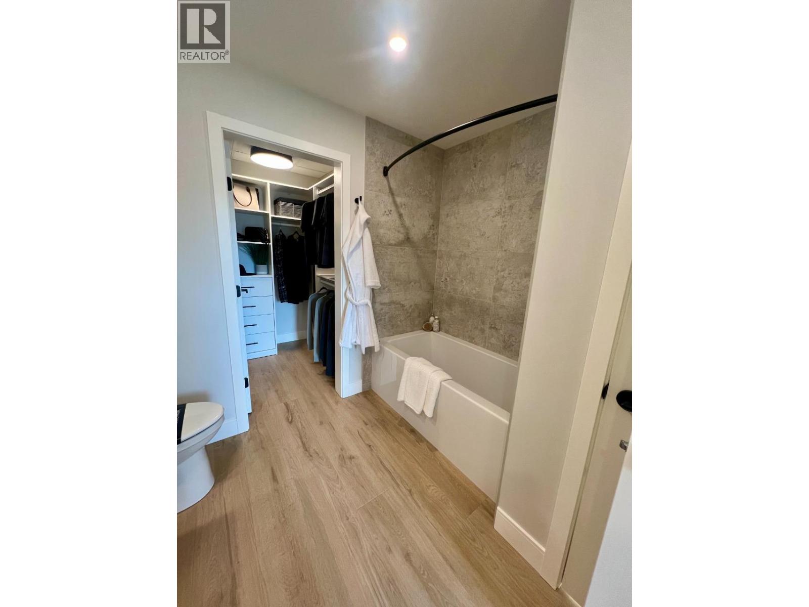 75 Predator Ridge Drive Unit# 406, Vernon, British Columbia  V1H 2H6 - Photo 12 - 10373932