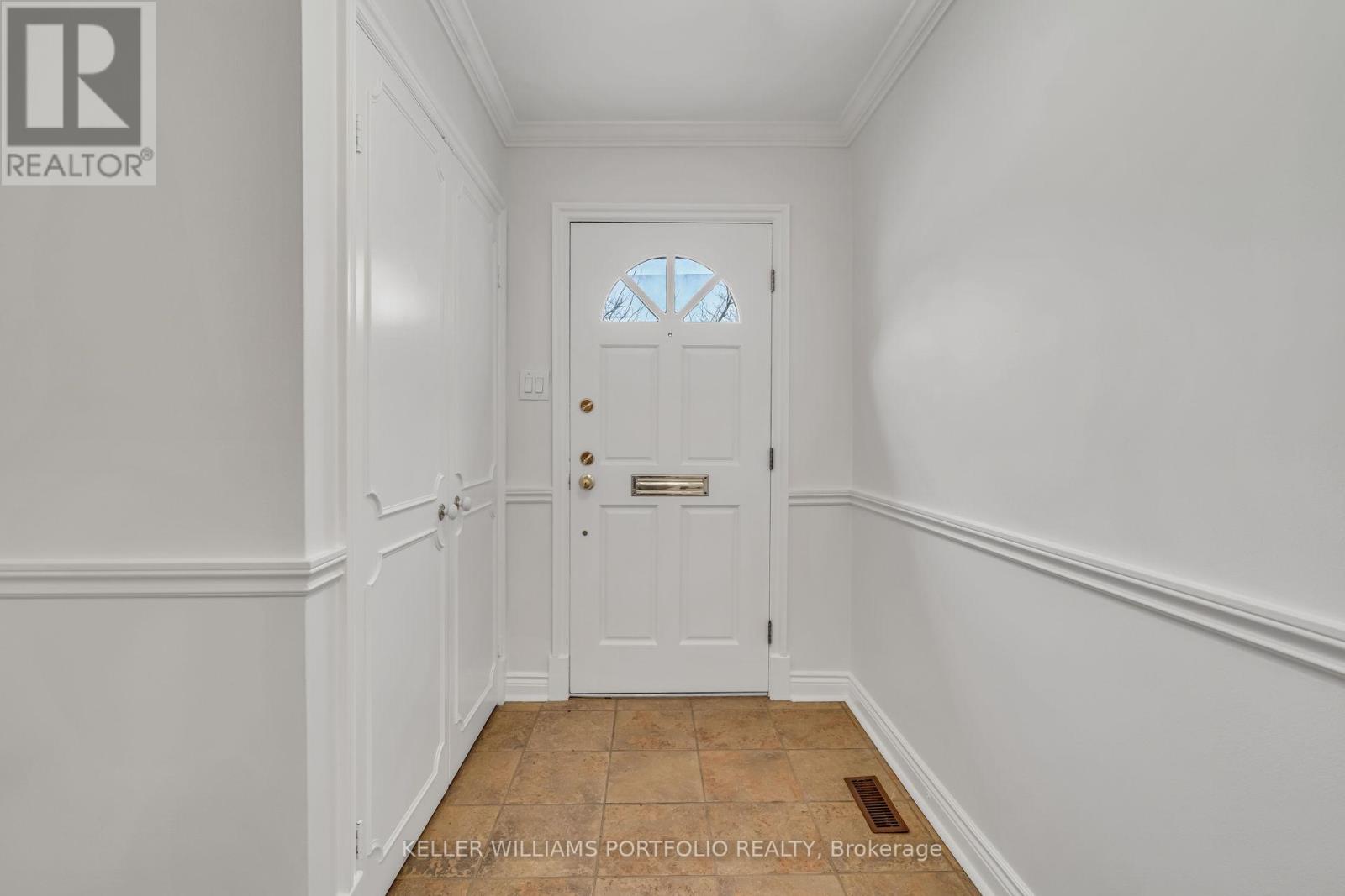 27 Snowshoe Mill Way, Toronto, Ontario  M2L 1T4 - Photo 3 - C12732440