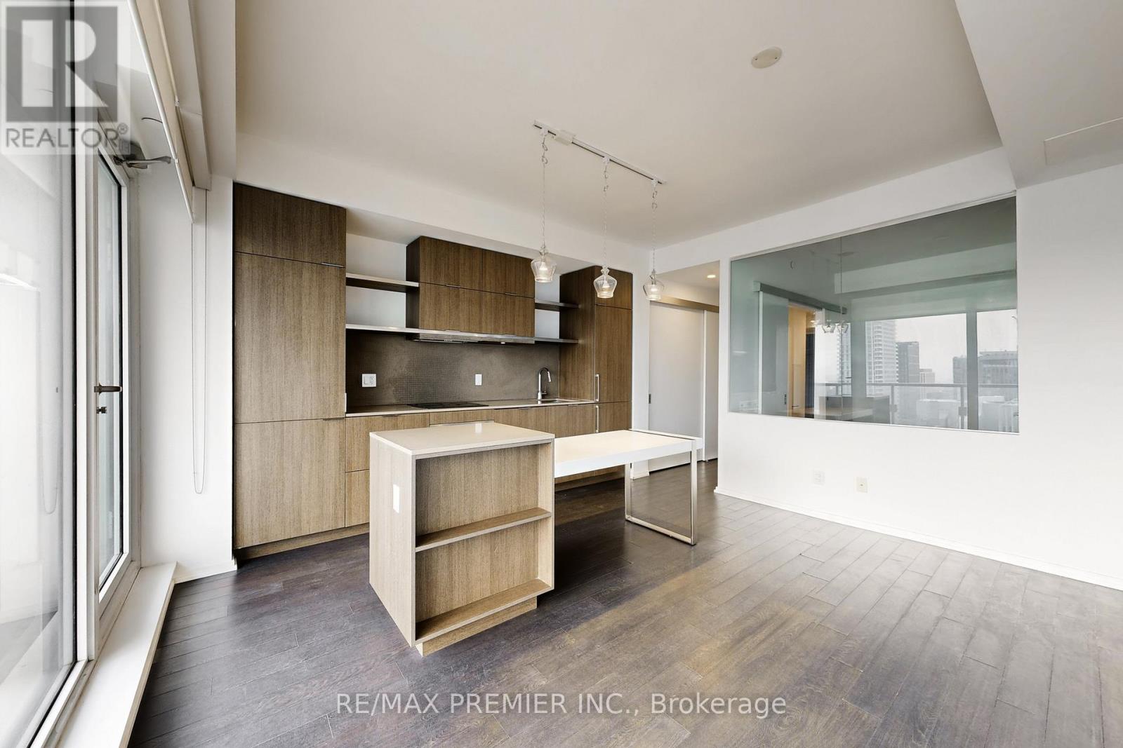 2303 - 197 Yonge Street, Toronto, Ontario  M5B 0C1 - Photo 12 - C12732458