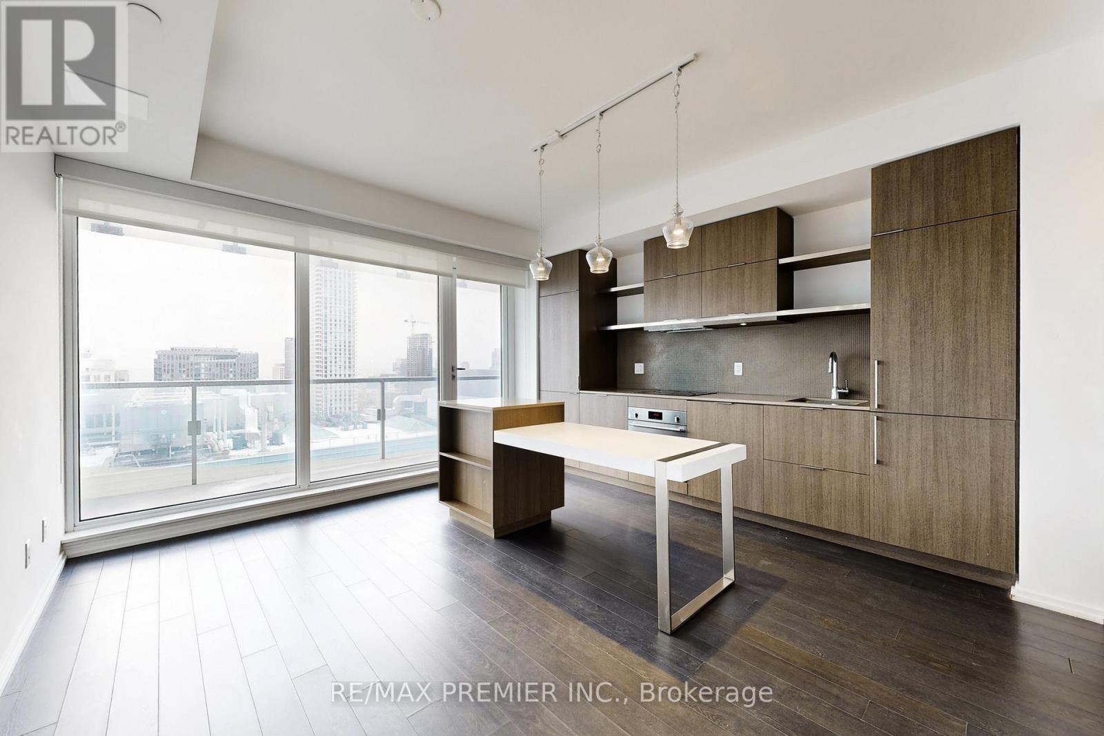 2303 - 197 Yonge Street, Toronto, Ontario  M5B 0C1 - Photo 10 - C12732472