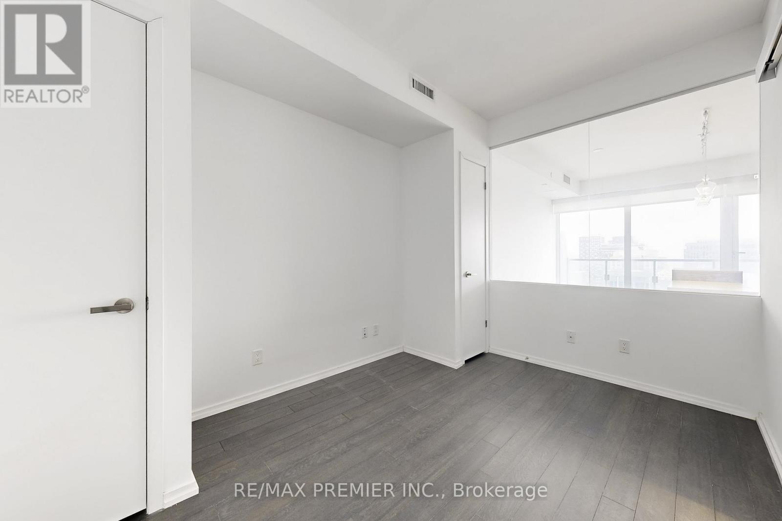 2303 - 197 Yonge Street, Toronto, Ontario  M5B 0C1 - Photo 16 - C12732472