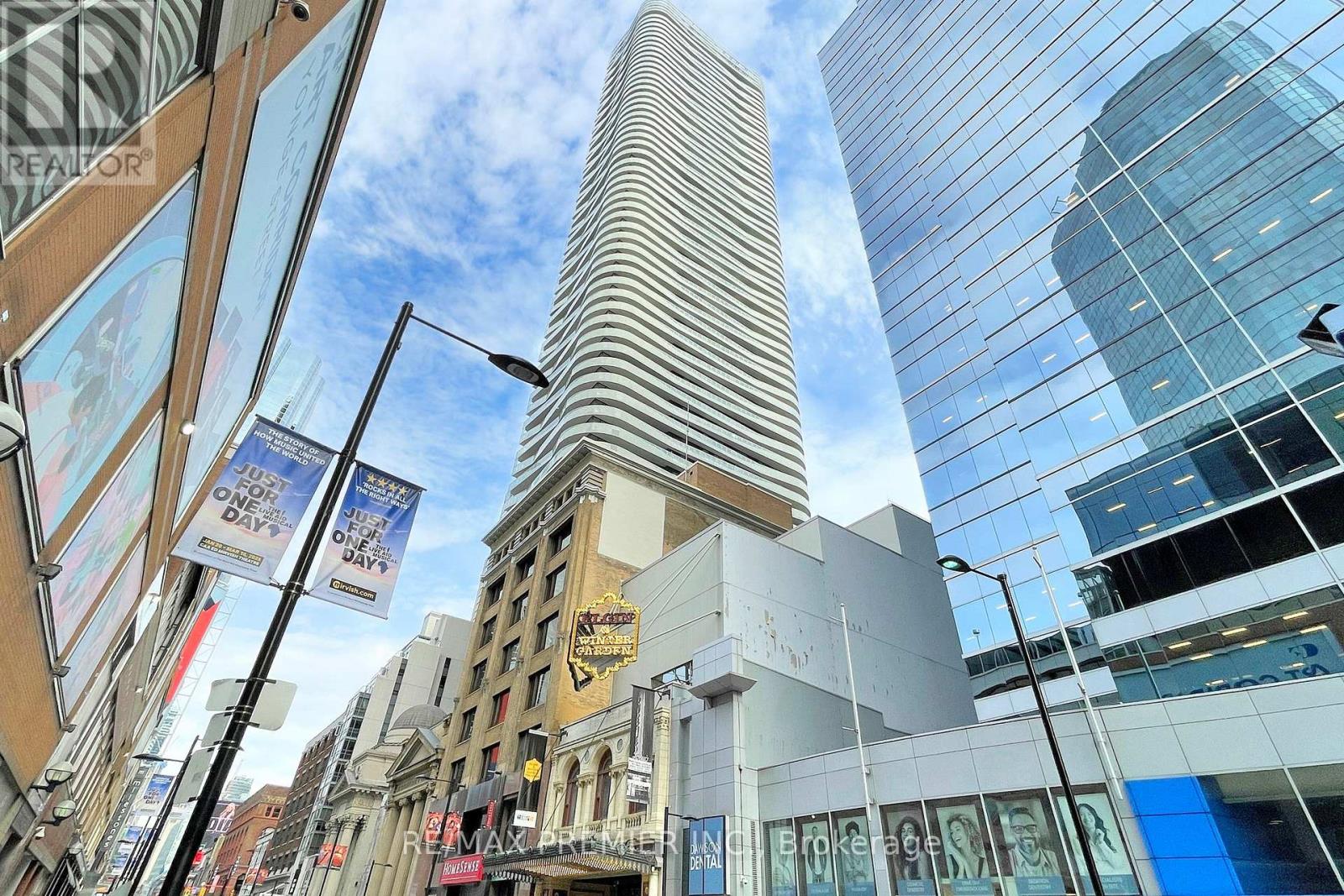 2303 - 197 Yonge Street, Toronto, Ontario  M5B 0C1 - Photo 2 - C12732472