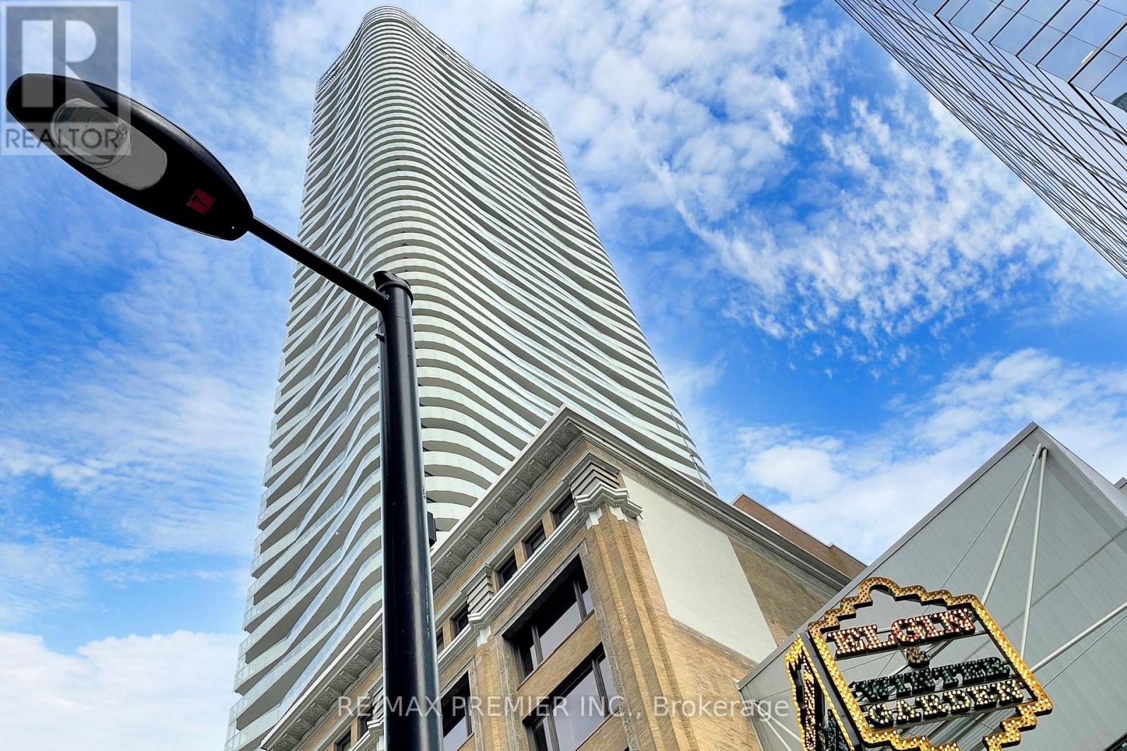 2303 - 197 Yonge Street, Toronto, Ontario  M5B 0C1 - Photo 4 - C12732472