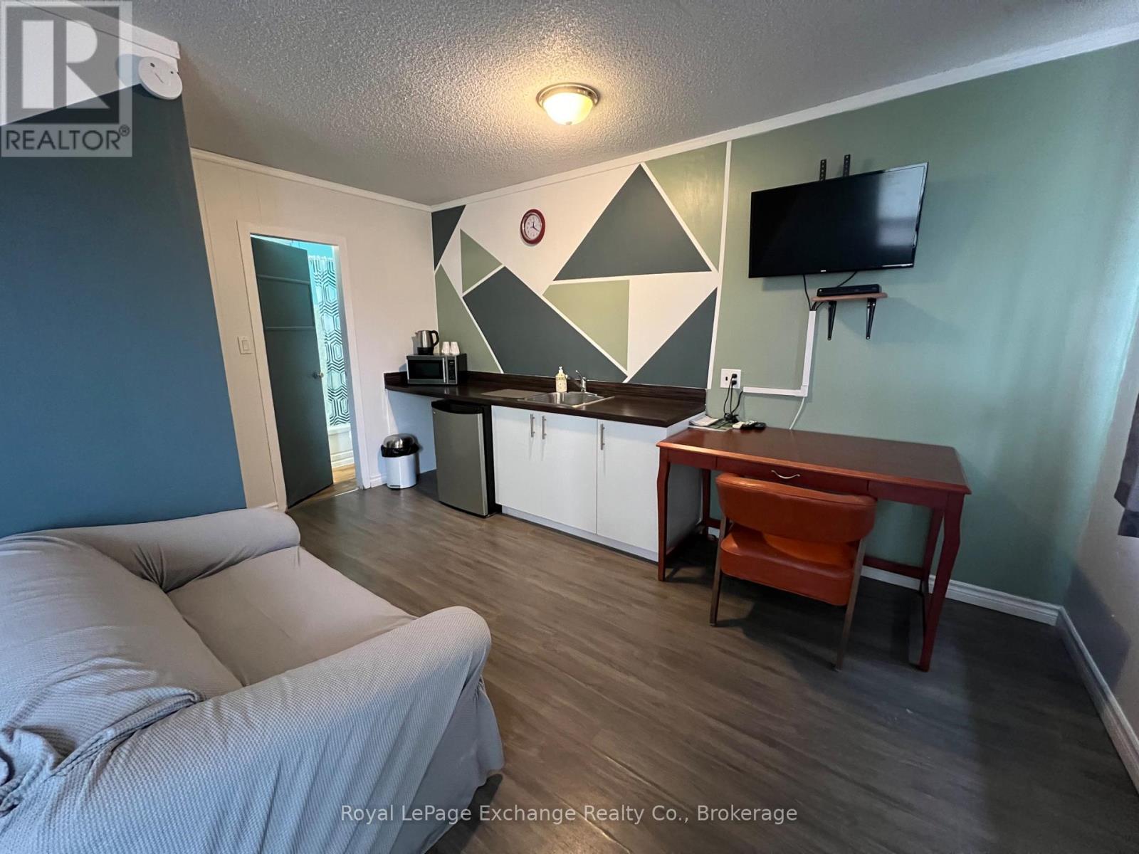 278 Railway Street, Saugeen Shores, Ontario  N0H 2L0 - Photo 8 - X12443980