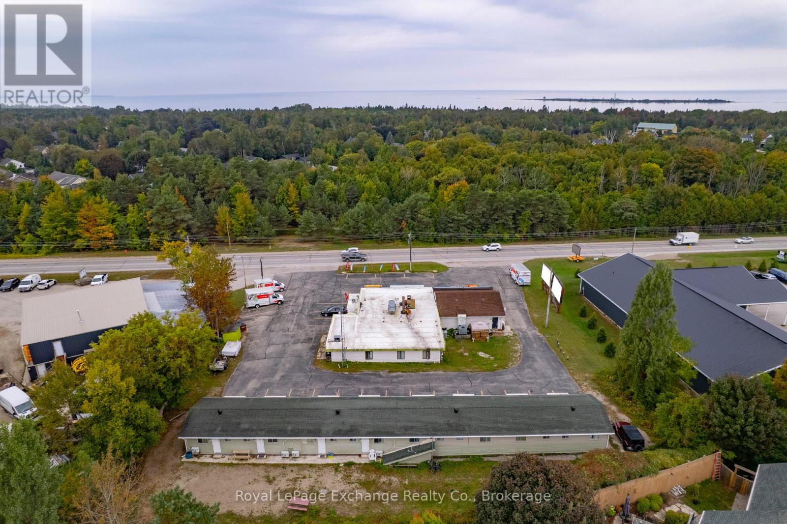 278 Railway Street, Saugeen Shores, Ontario  N0H 2L0 - Photo 6 - X12443980