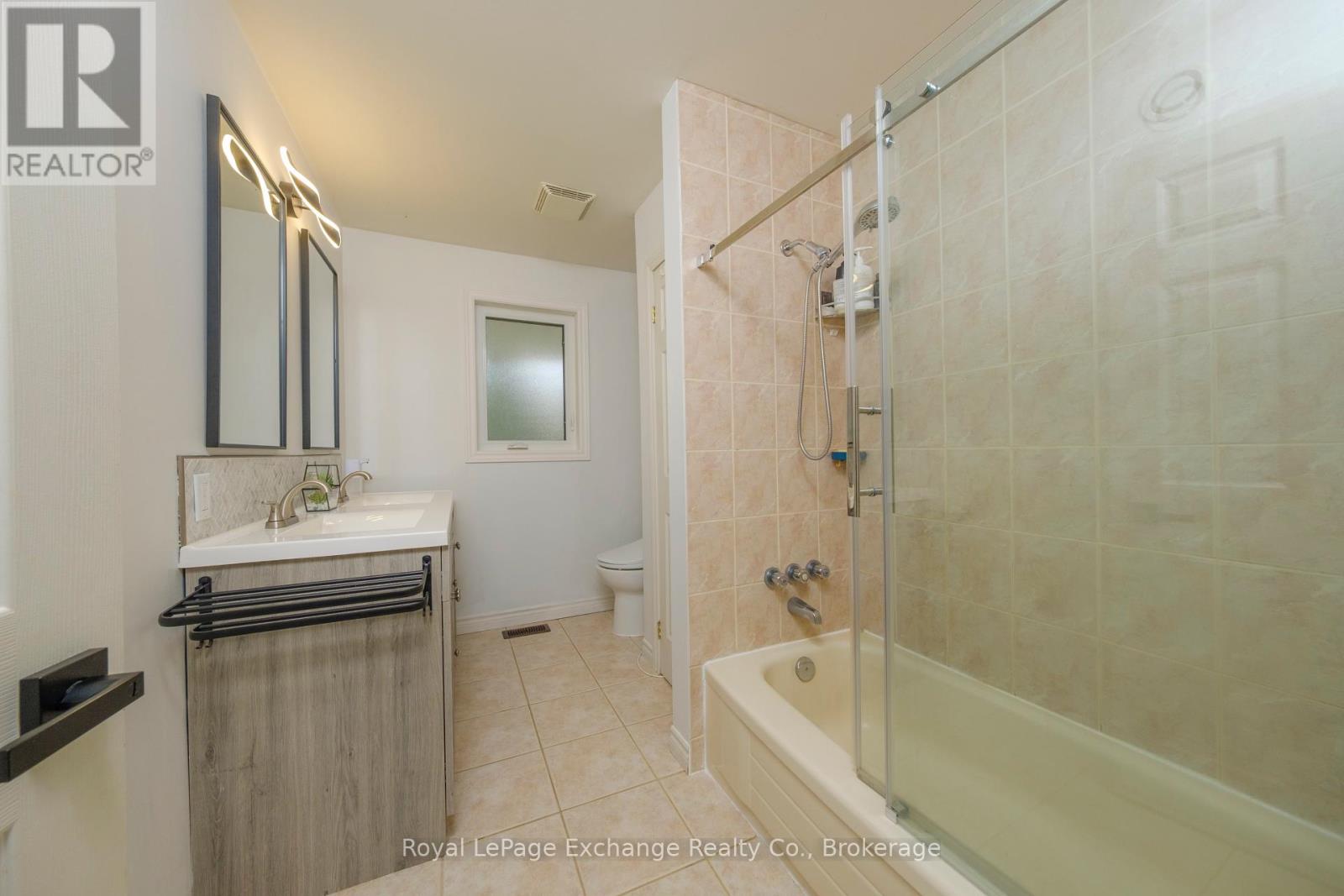 27 Dawson Drive, Kincardine, Ontario  N2Z 2X6 - Photo 13 - X12532182