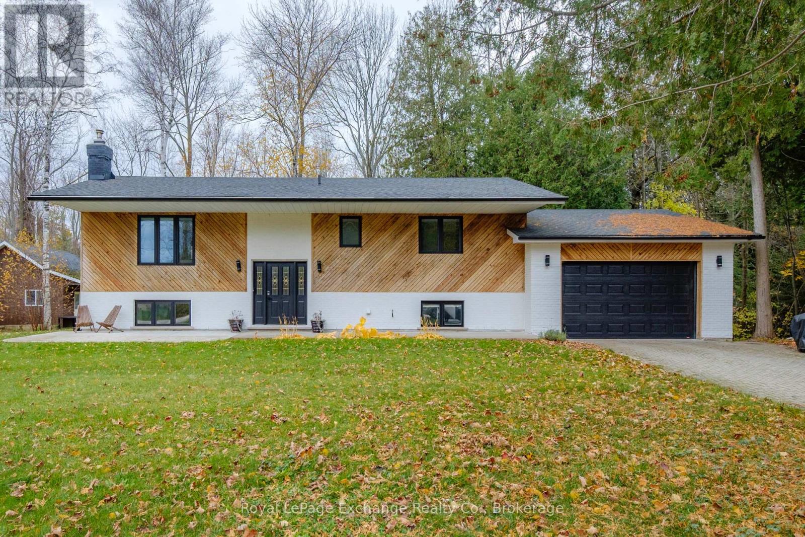 27 Dawson Drive, Kincardine, Ontario  N2Z 2X6 - Photo 2 - X12532182