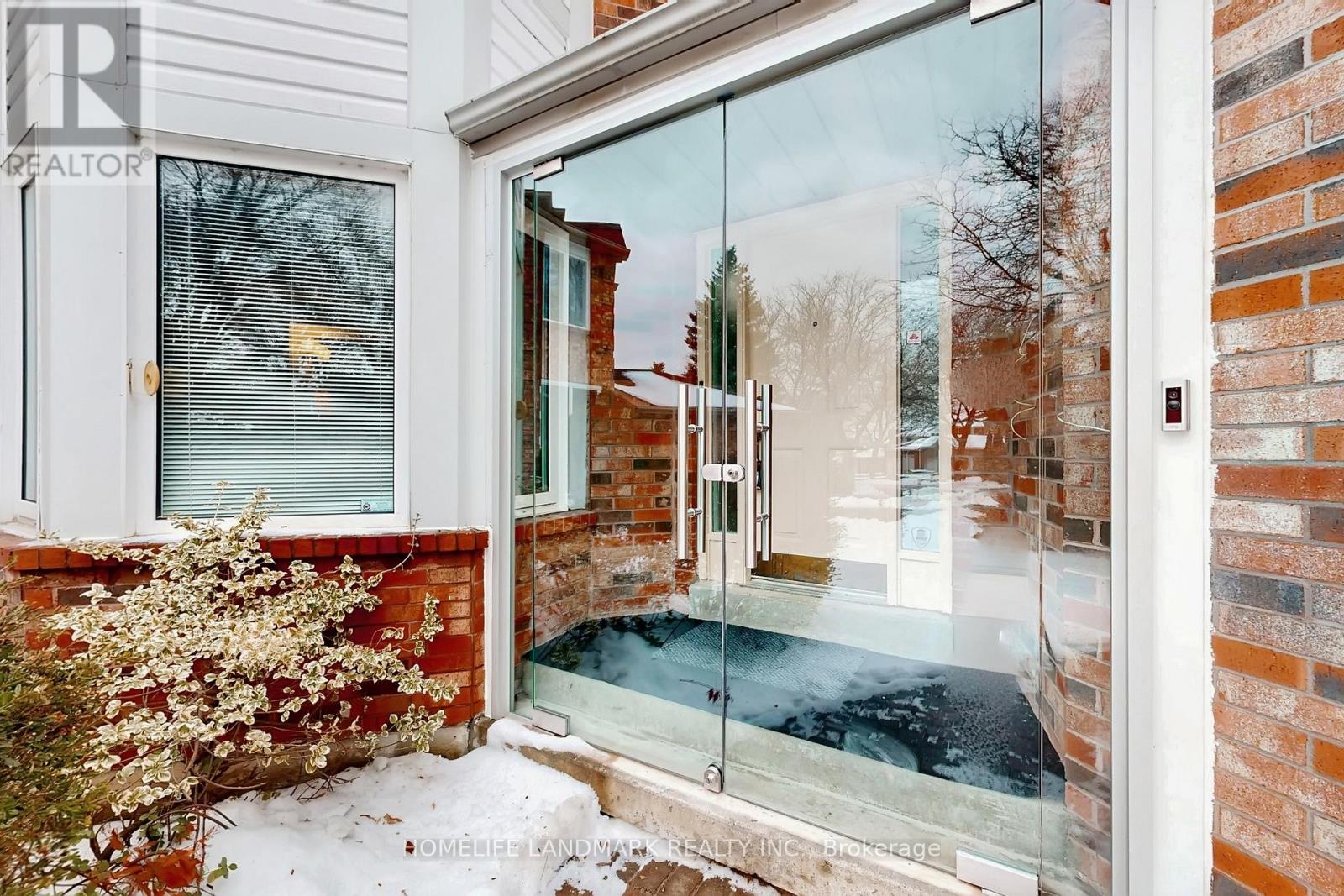 7 Lancashire Road, Markham, Ontario  L3R 8K9 - Photo 3 - N12732388