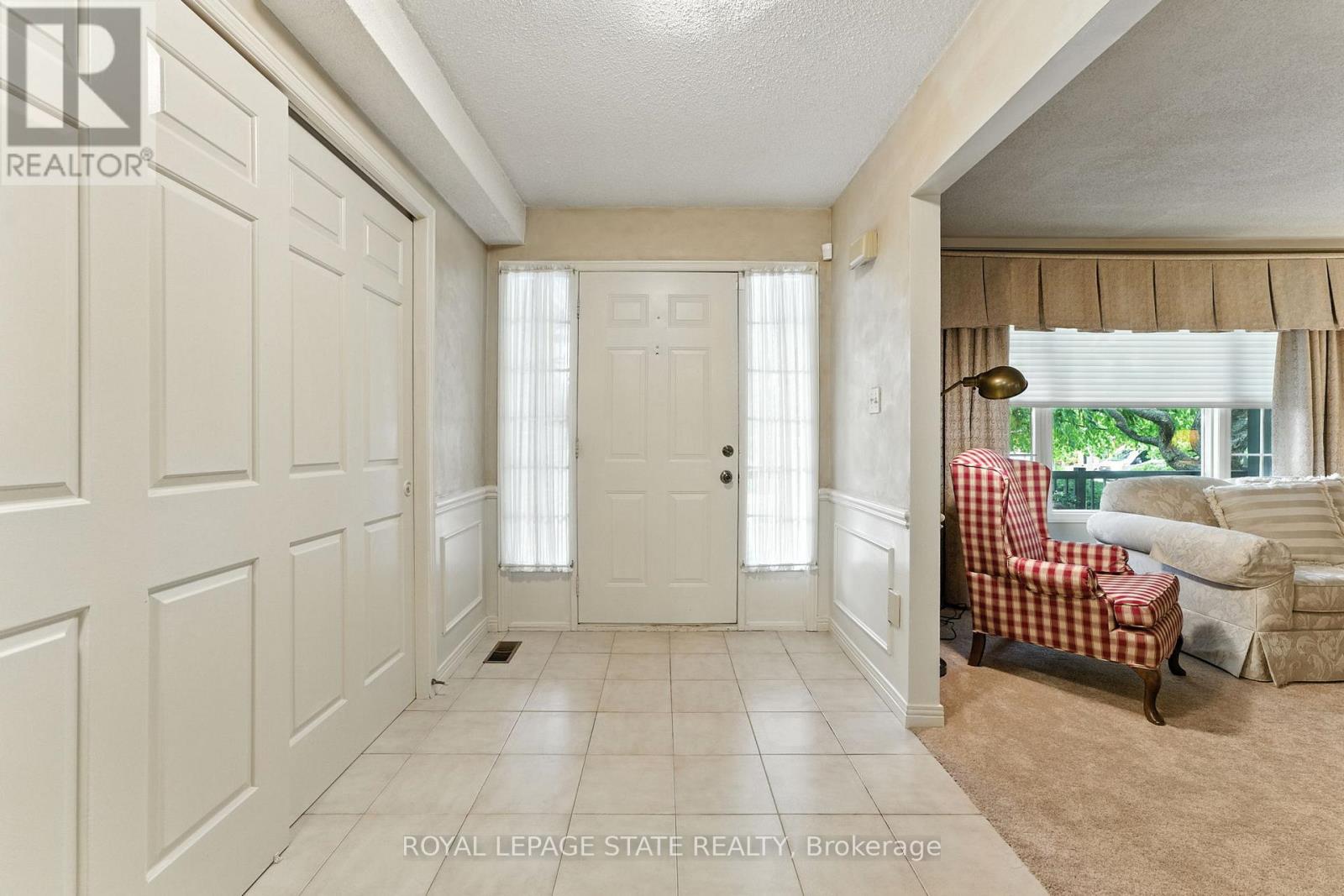 3 Atkins Drive, Hamilton, Ontario  L9C 6T6 - Photo 3 - X12680622