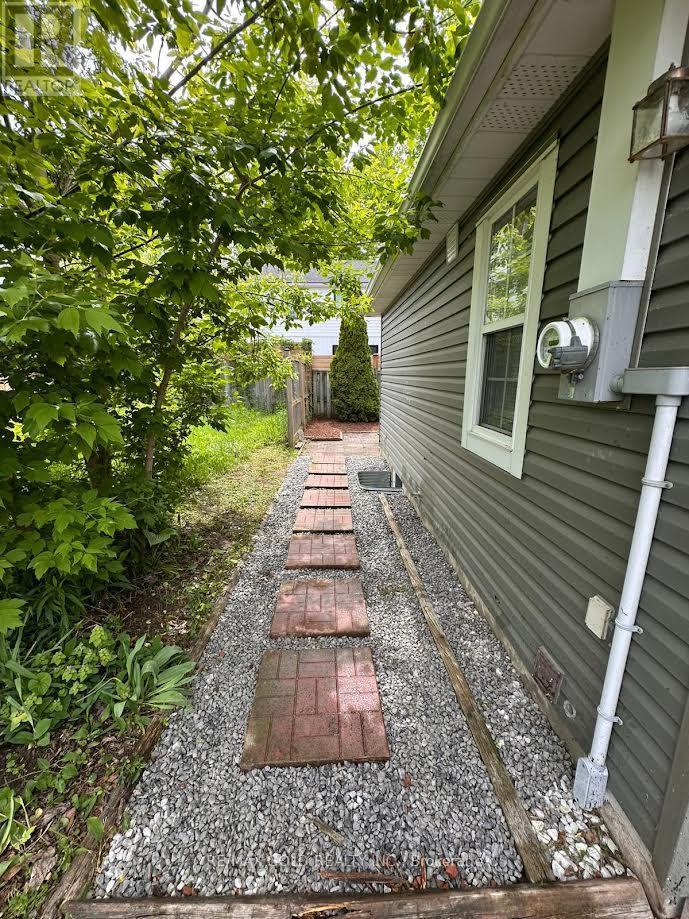 15 Shelley Avenue, St. Catharines, Ontario  L2N 5L4 - Photo 4 - X12730172