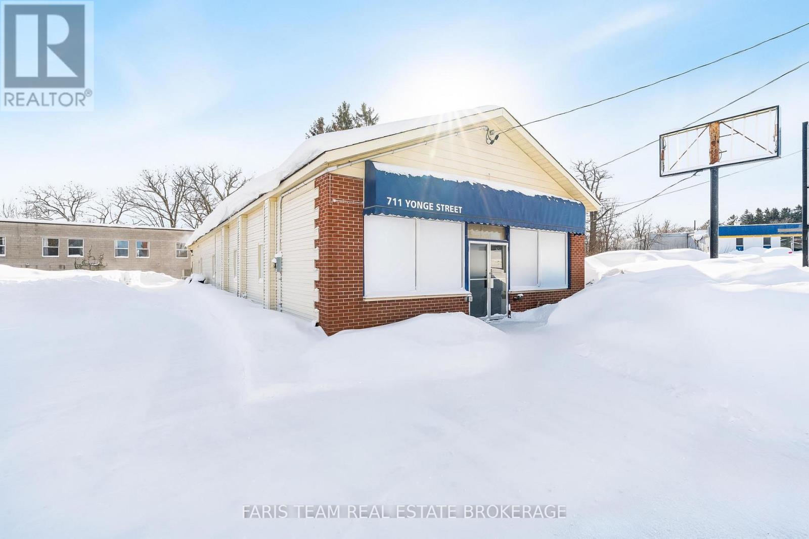 711 YONGE STREET, Midland, Ontario