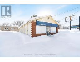 711 YONGE STREET, Midland, Ontario