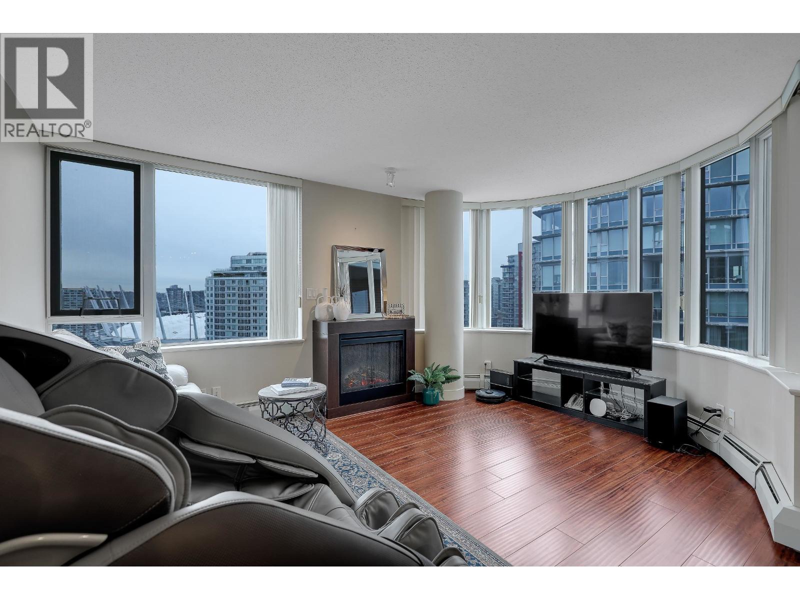 Listing Picture 4 of 34 : 3302 688 ABBOTT STREET, Vancouver / 溫哥華 - 魯藝地產 Yvonne Lu Group - MLS Medallion Club Member