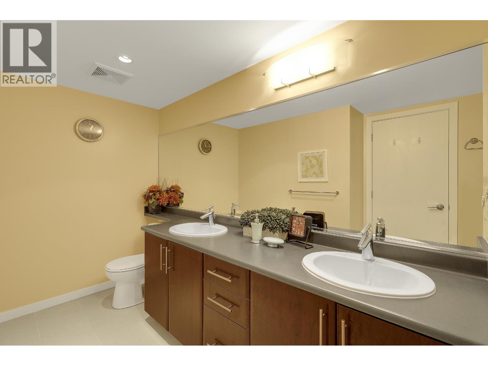 Listing Picture 9 of 34 : 3302 688 ABBOTT STREET, Vancouver / 溫哥華 - 魯藝地產 Yvonne Lu Group - MLS Medallion Club Member