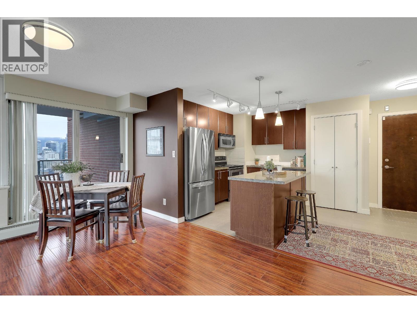 Listing Picture 2 of 34 : 3302 688 ABBOTT STREET, Vancouver / 溫哥華 - 魯藝地產 Yvonne Lu Group - MLS Medallion Club Member