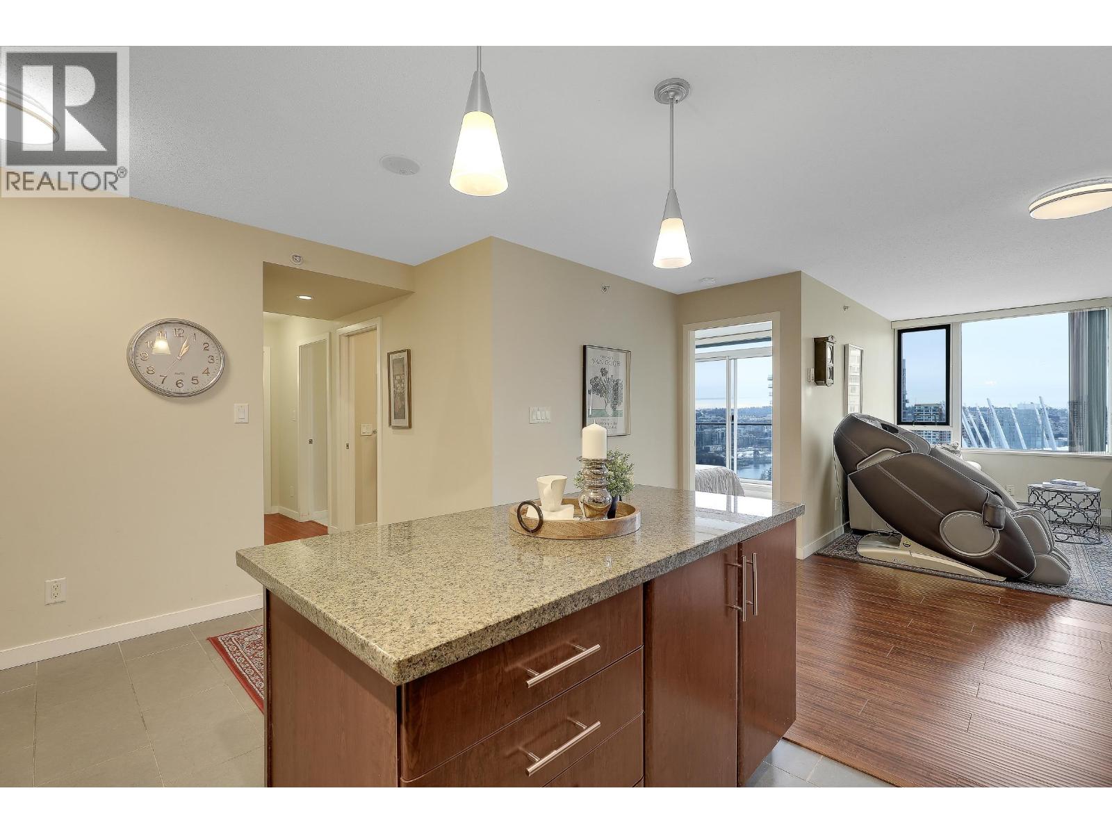 Listing Picture 17 of 34 : 3302 688 ABBOTT STREET, Vancouver / 溫哥華 - 魯藝地產 Yvonne Lu Group - MLS Medallion Club Member