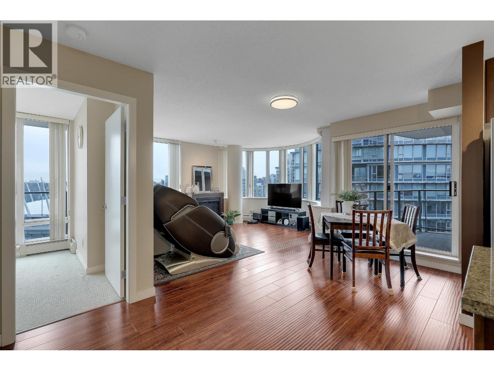 Listing Picture 15 of 34 : 3302 688 ABBOTT STREET, Vancouver / 溫哥華 - 魯藝地產 Yvonne Lu Group - MLS Medallion Club Member