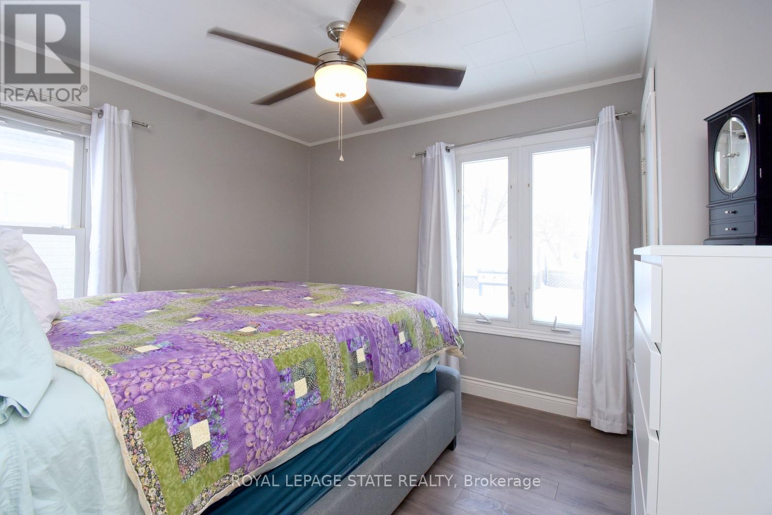 302 East 27th Street, Hamilton, Ontario  L8V 3G6 - Photo 15 - X12732402