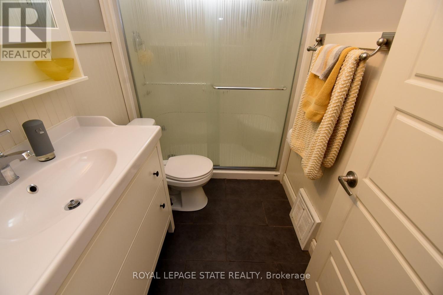 302 East 27th Street, Hamilton, Ontario  L8V 3G6 - Photo 18 - X12732402