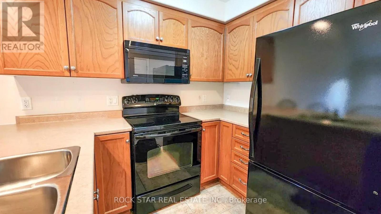 21 Bluegrass Crescent, St. Catharines, Ontario  L2P 0A8 - Photo 4 - X12732408