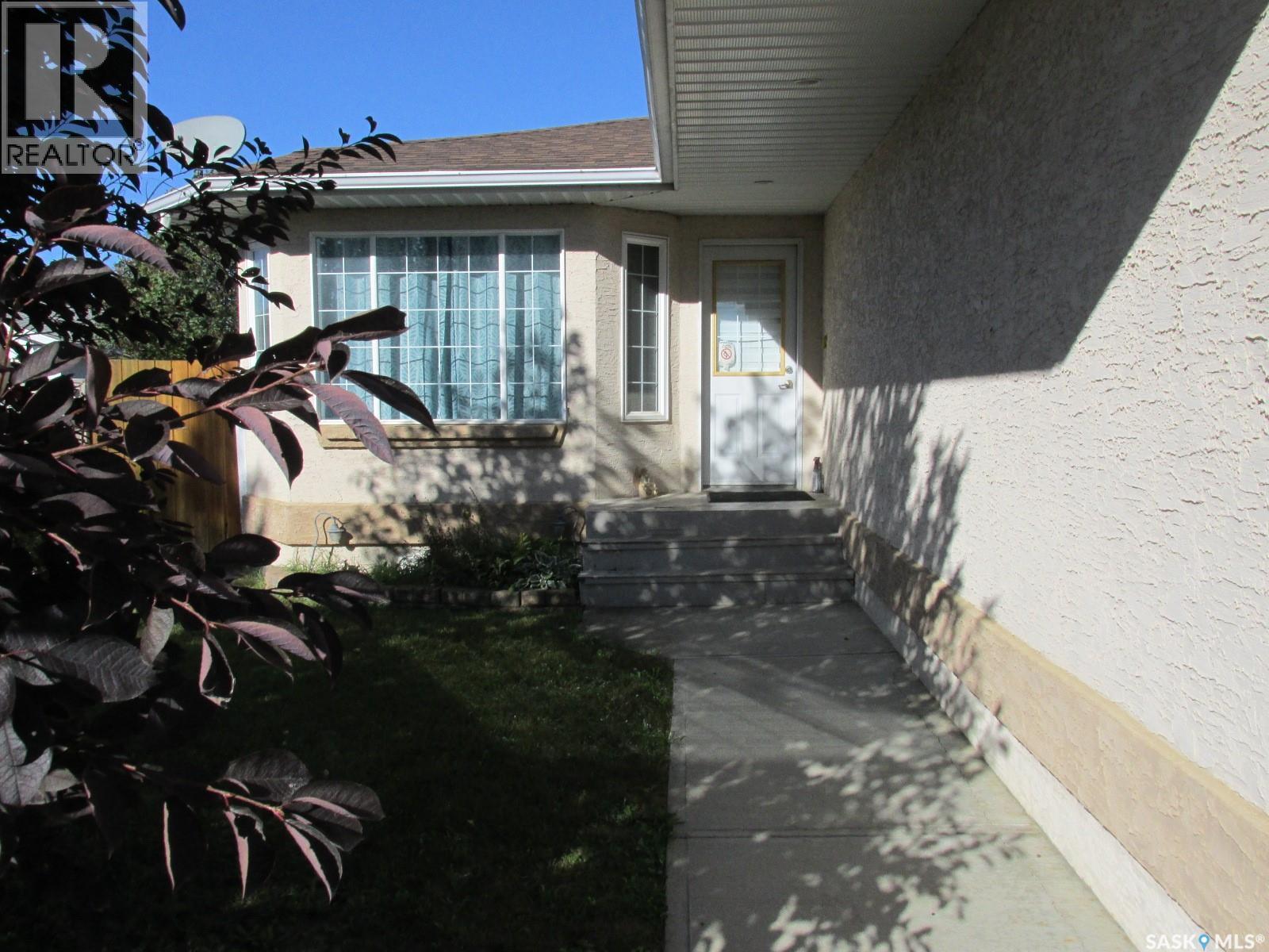 613 9th Avenue W, Nipawin, Saskatchewan  S0E 1E0 - Photo 3 - SK027472