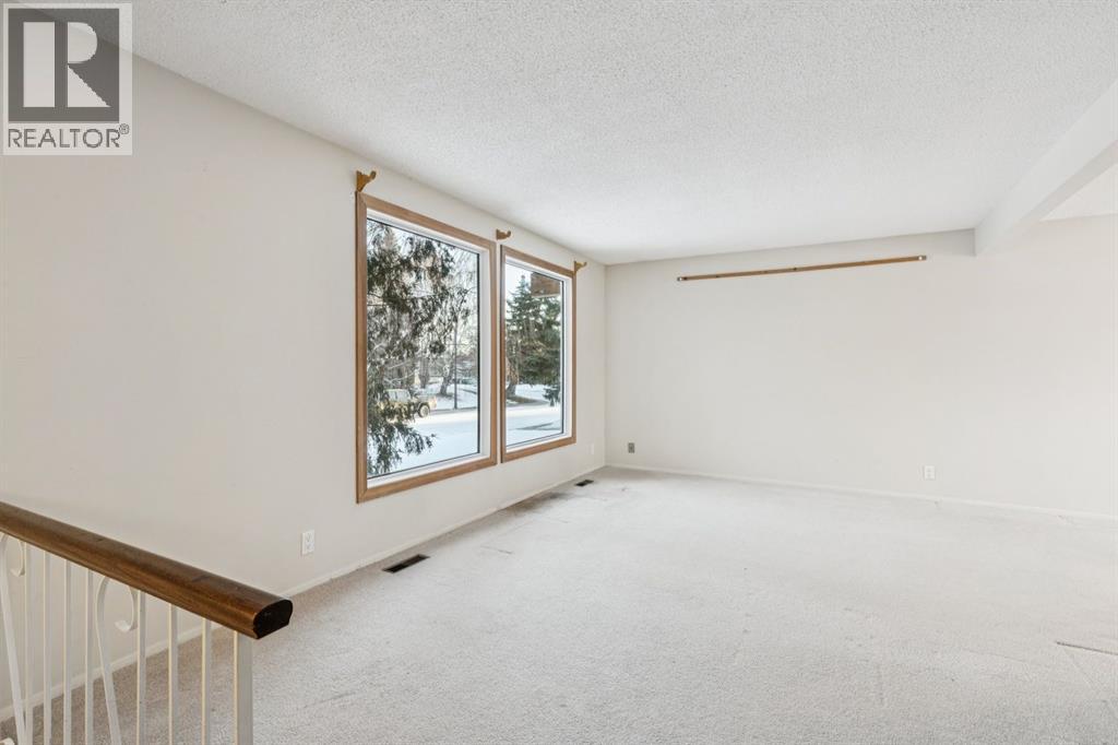 219 Silvercreek Close Nw, Calgary, Alberta  T3B 4G4 - Photo 5 - A2278010