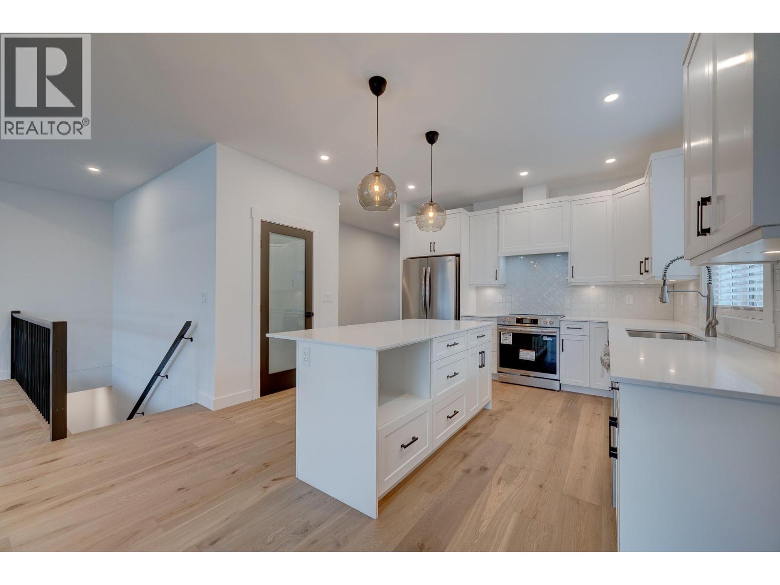 2244 Valleyview Drive, Kamloops, British Columbia  V2C 4C7 - Photo 5 - 10373956