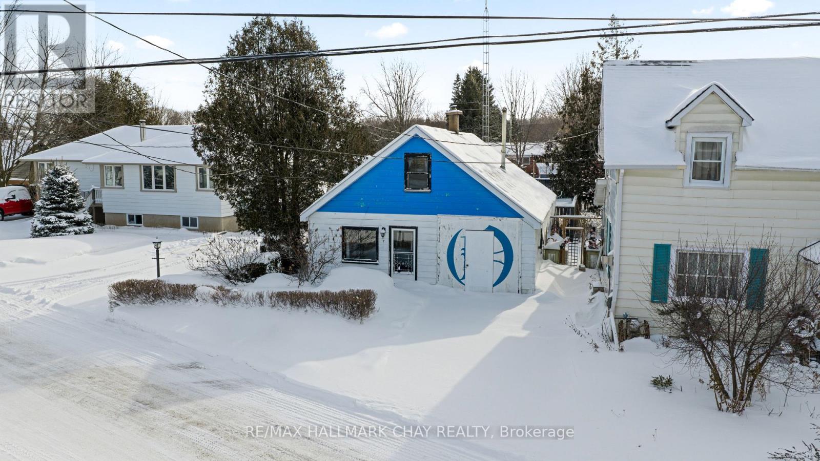 7 Caroline Street E, Clearview, Ontario  L0M 1G0 - Photo 2 - S12472113