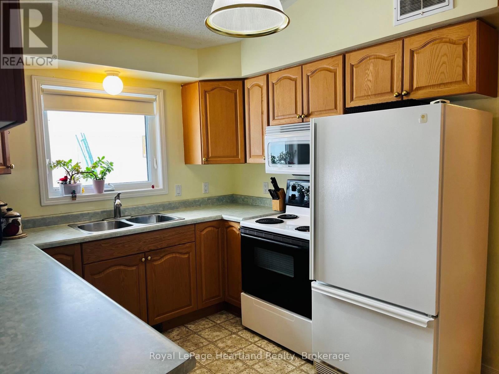 19 - 30 Ann Street, St. Marys, Ontario  N4X 1C8 - Photo 3 - X12732690