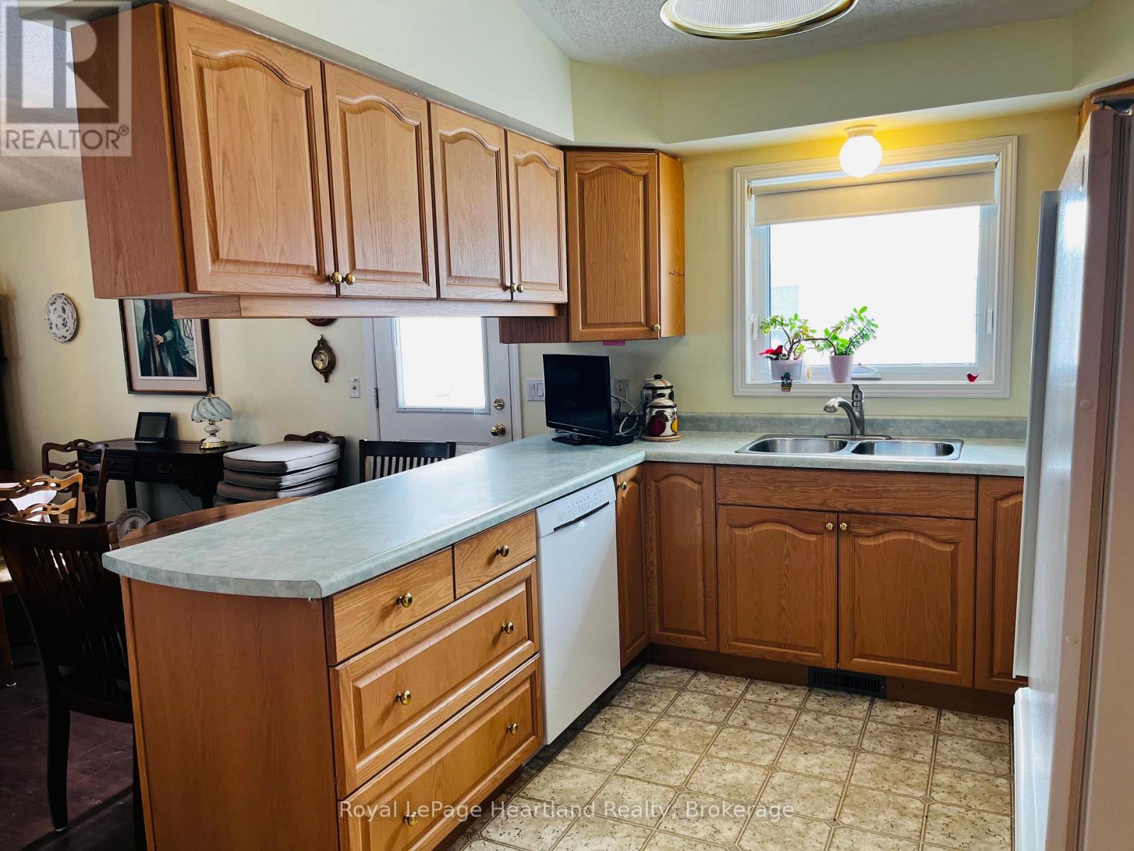 19 - 30 Ann Street, St. Marys, Ontario  N4X 1C8 - Photo 4 - X12732690