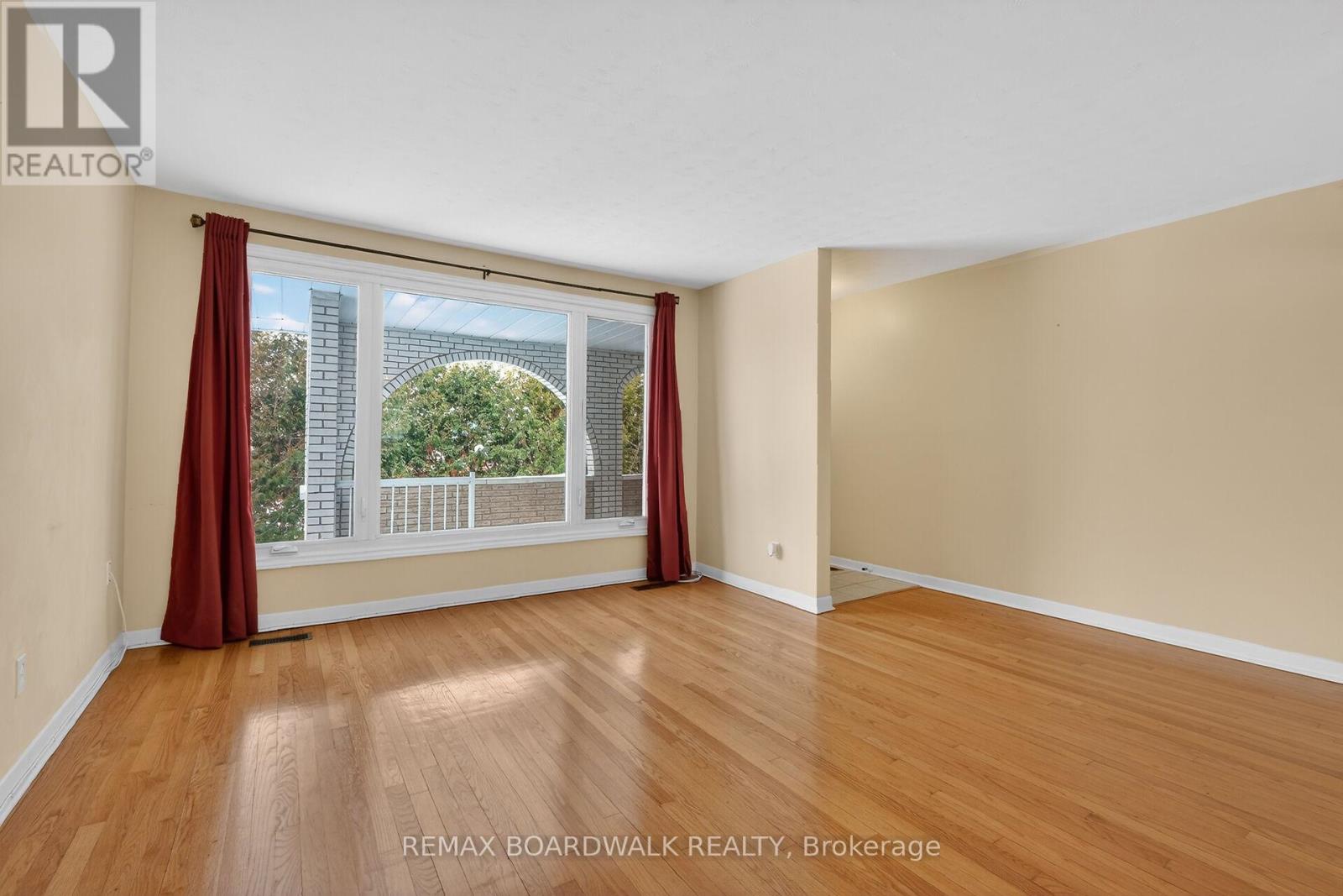 2666 Regina Street, Ottawa, Ontario  K2B 6X8 - Photo 5 - X12732538