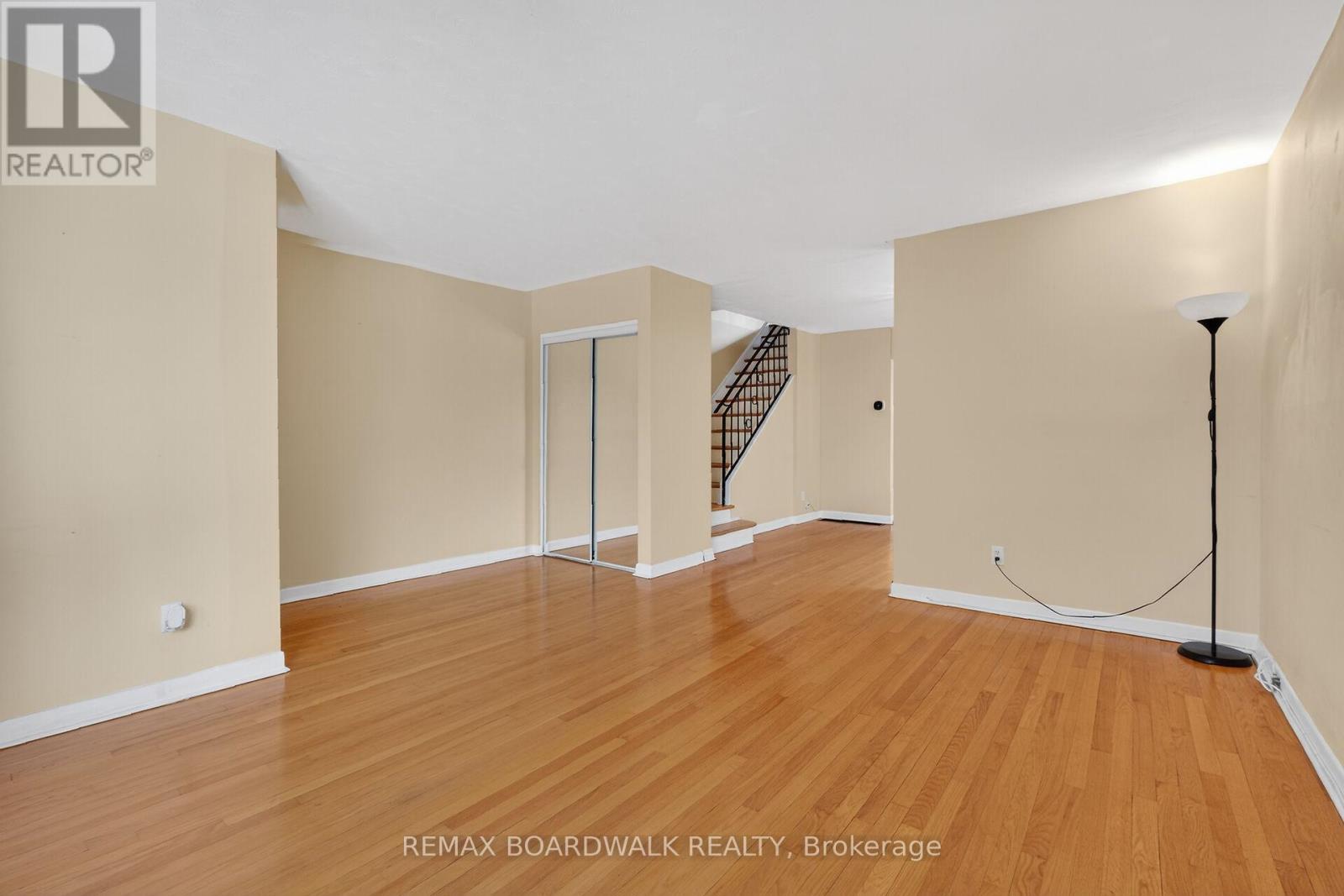 2666 Regina Street, Ottawa, Ontario  K2B 6X8 - Photo 7 - X12732538