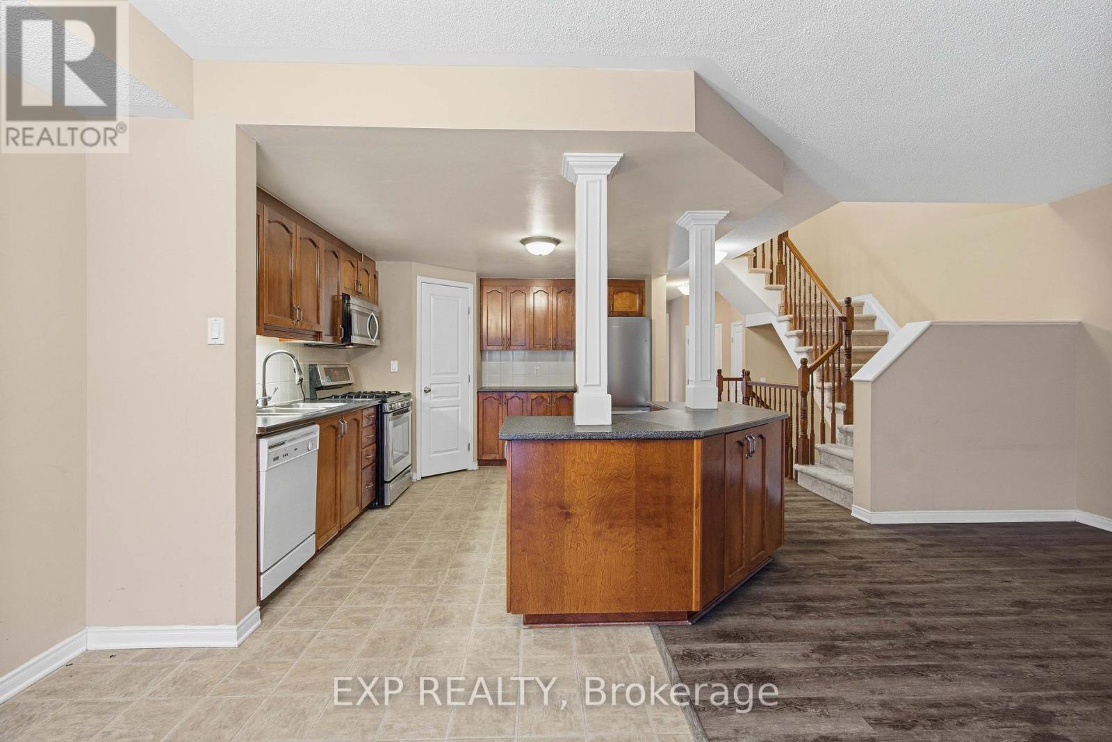 705 Regiment Avenue, Ottawa, Ontario  K2M 0E3 - Photo 10 - X12732540