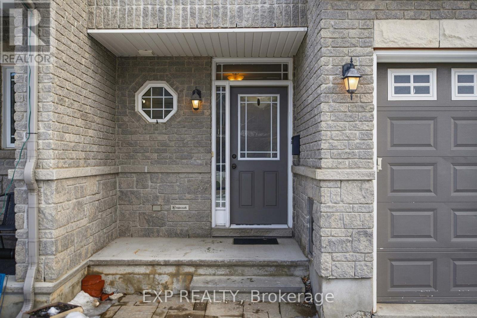 705 Regiment Avenue, Ottawa, Ontario  K2M 0E3 - Photo 2 - X12732540
