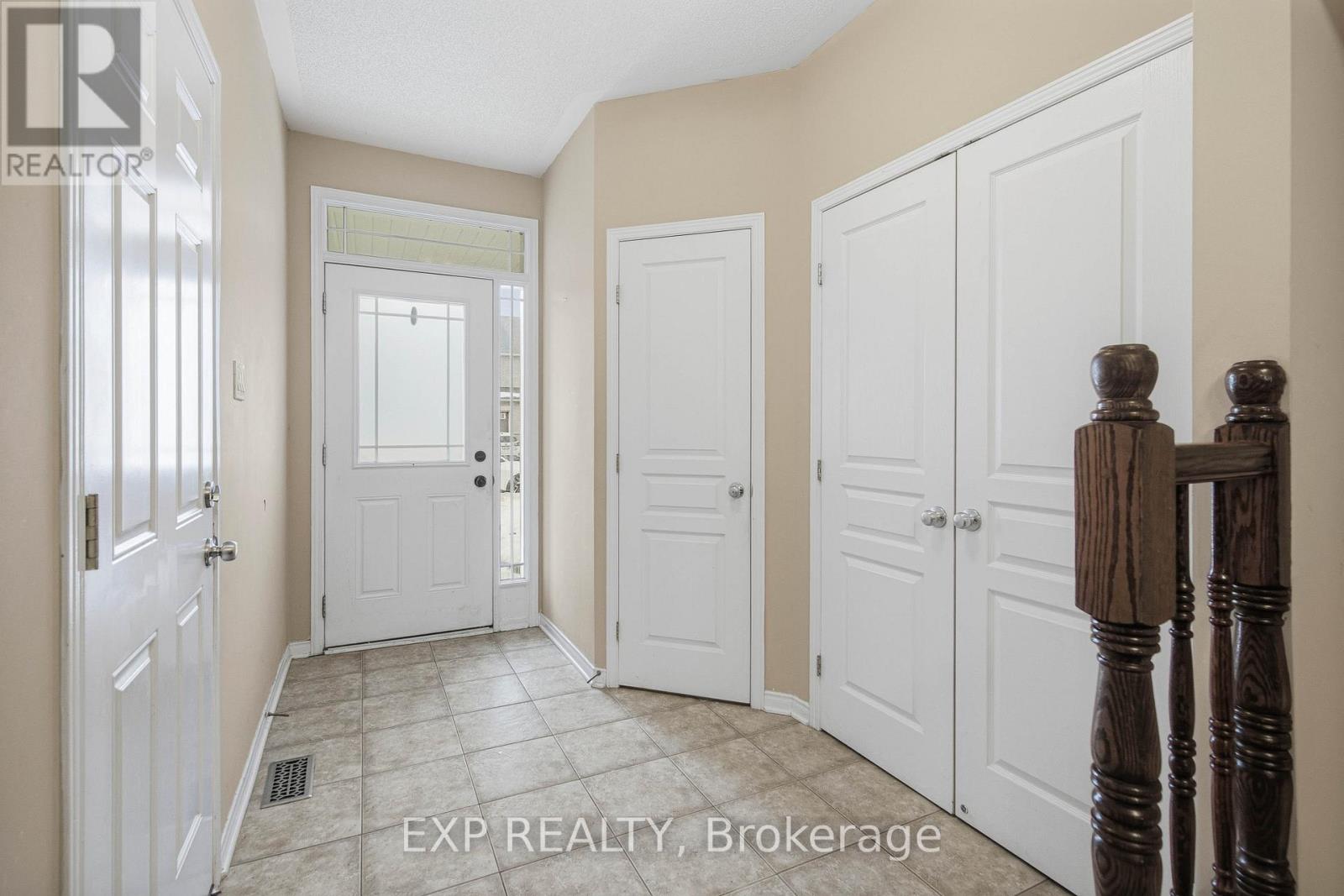 705 Regiment Avenue, Ottawa, Ontario  K2M 0E3 - Photo 3 - X12732540