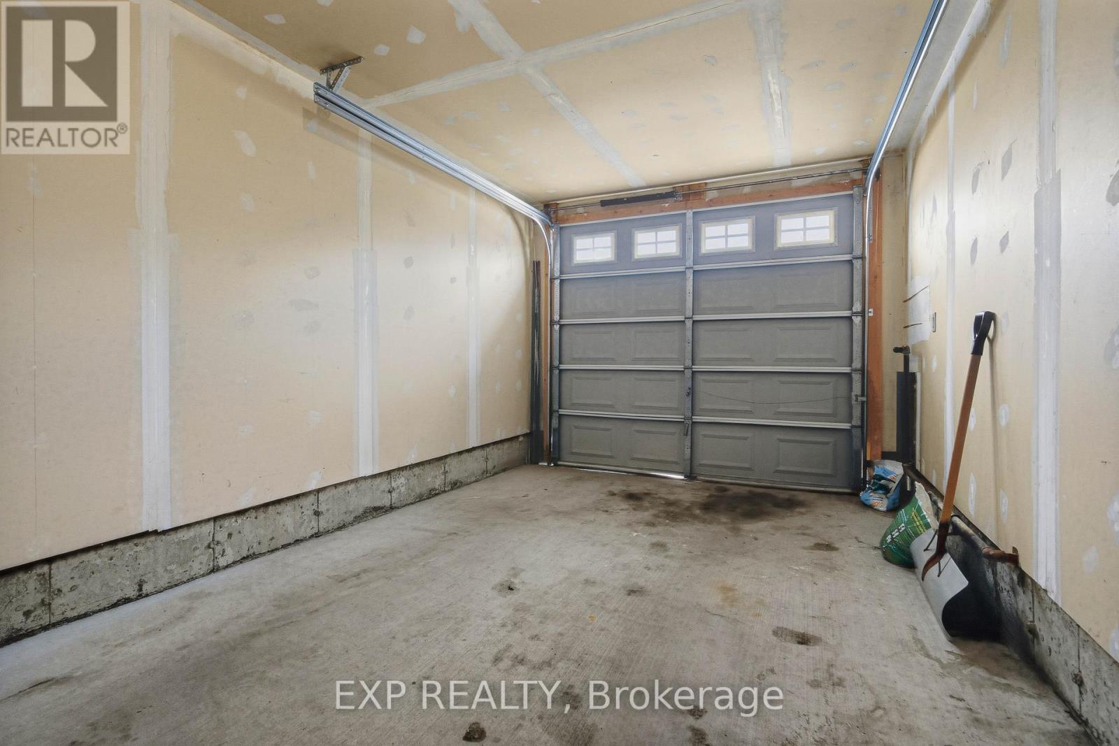 705 Regiment Avenue, Ottawa, Ontario  K2M 0E3 - Photo 5 - X12732540