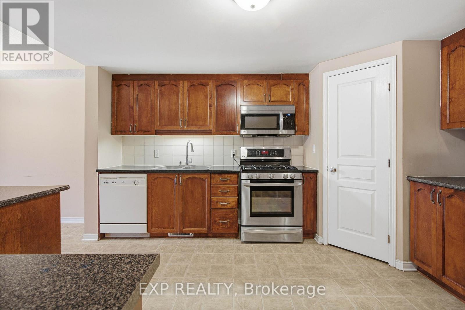 705 Regiment Avenue, Ottawa, Ontario  K2M 0E3 - Photo 7 - X12732540