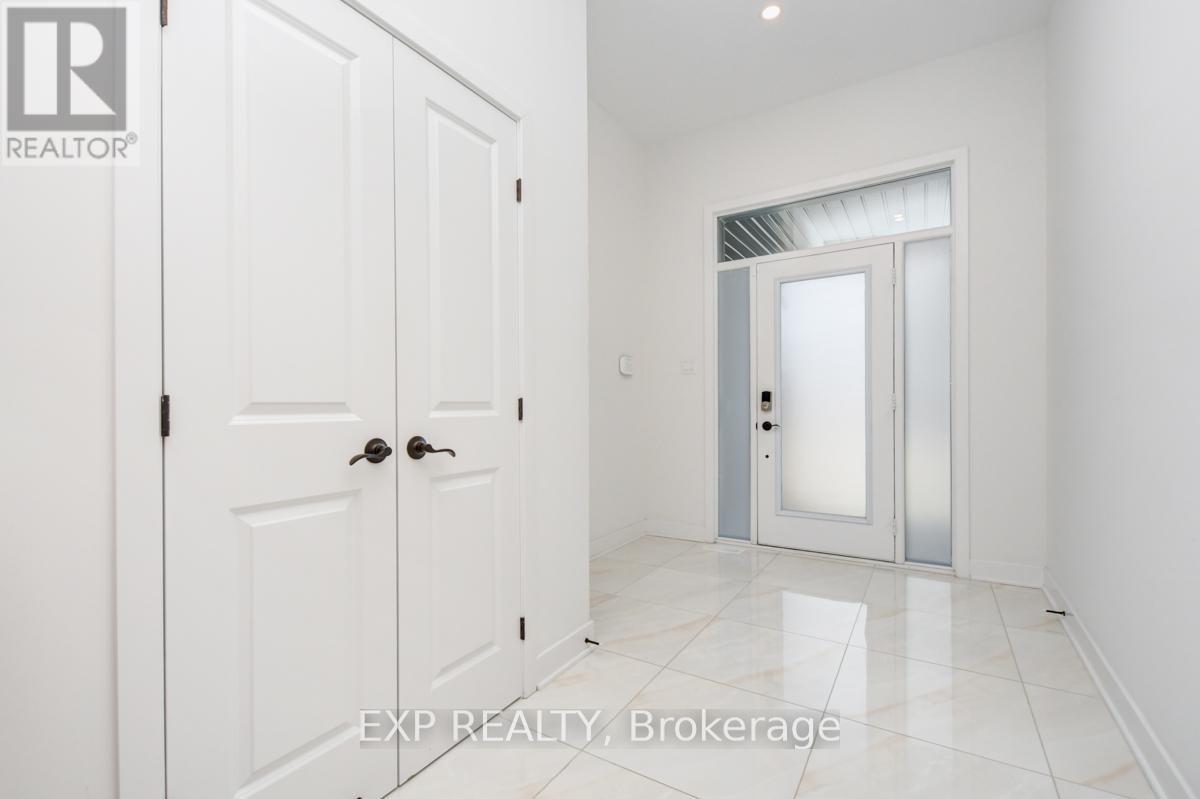 575 Rathburn Lane, Ottawa, Ontario  K1T 0T3 - Photo 4 - X12732608