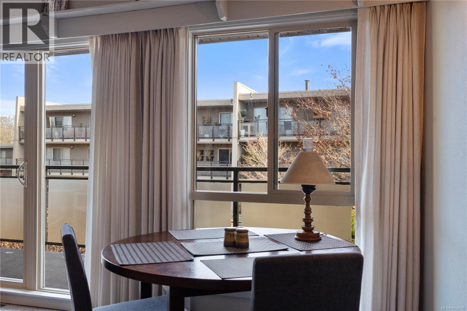 309 1419 Stadacona Ave, Victoria, British Columbia V8S 5J3 - Photo 6 - 1024216