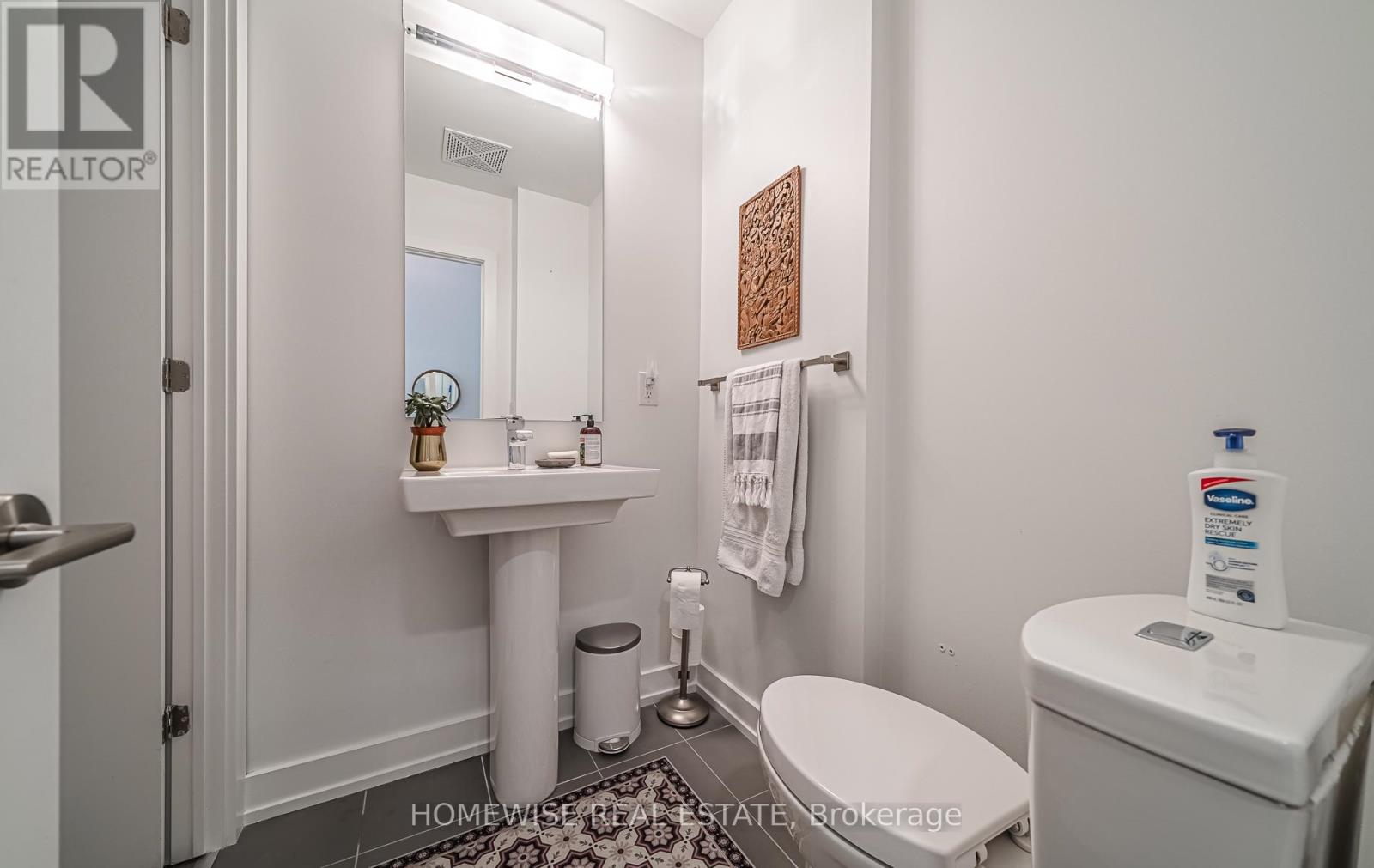 Th05 - 6 Parkwood Avenue, Toronto, Ontario  M4V 2W8 - Photo 21 - C12732614